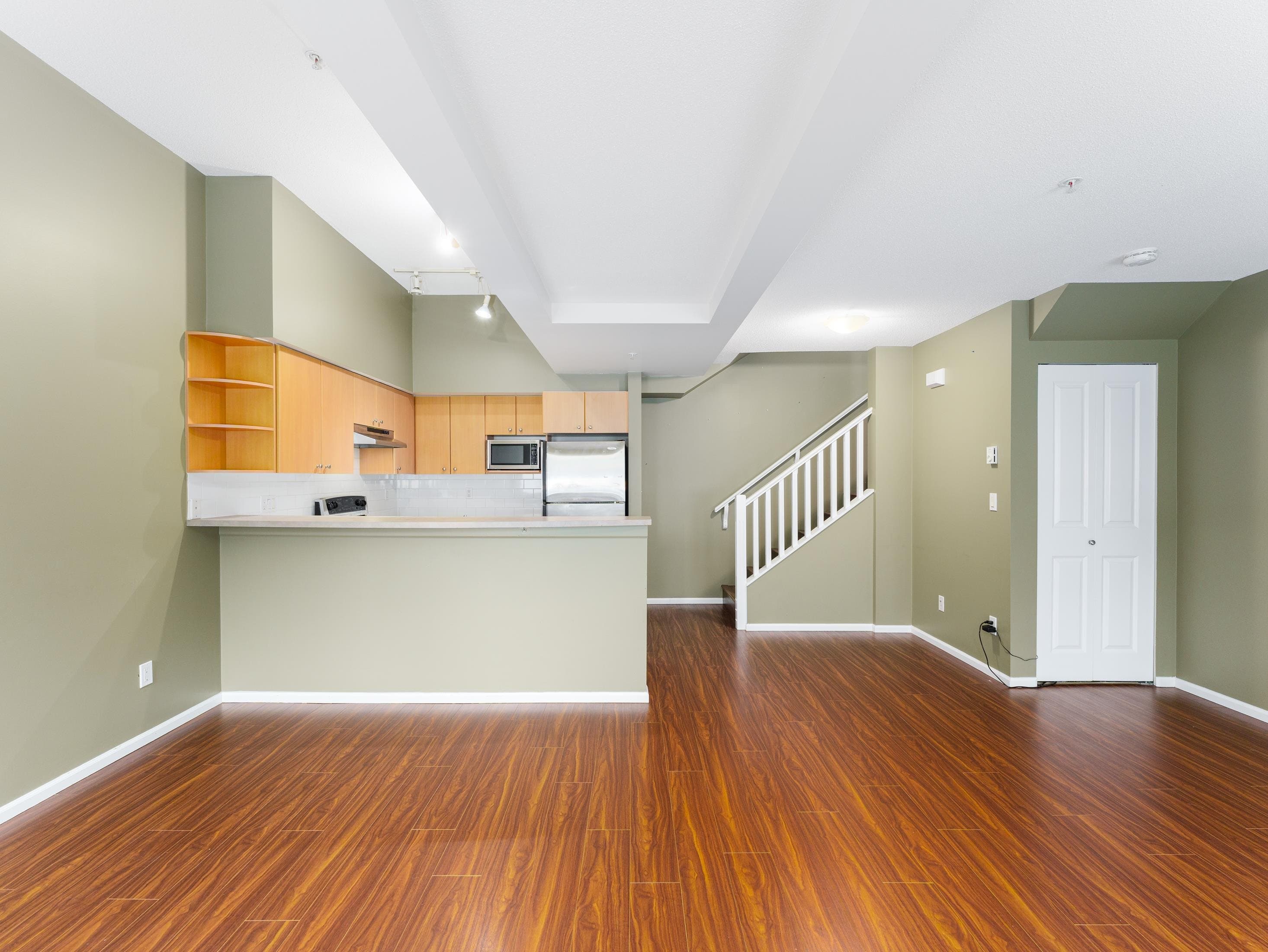 38 - 7088 17 Avenue, Burnaby, V3N 1K5 — photo 4