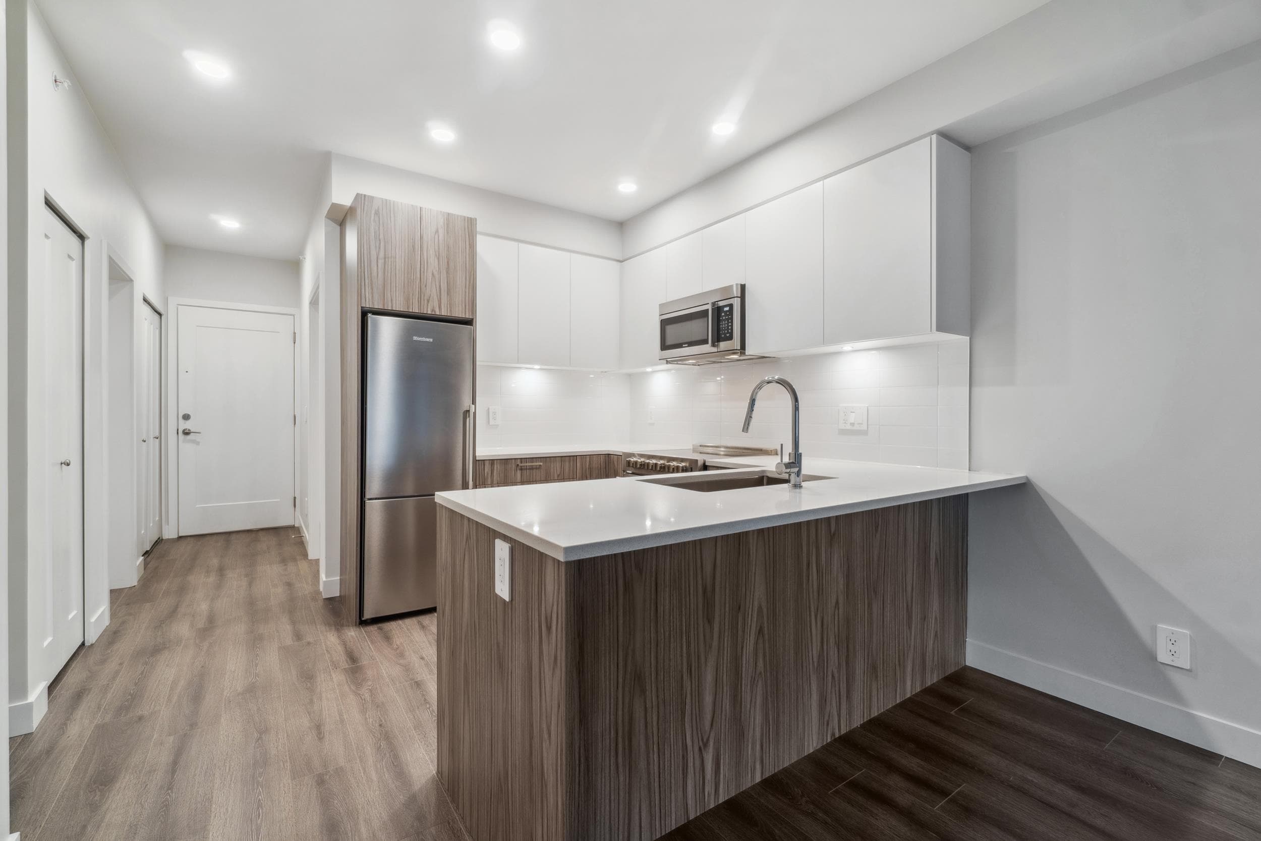408 - 5535 Hastings Street, Burnaby, V5B 1R2 — photo 4