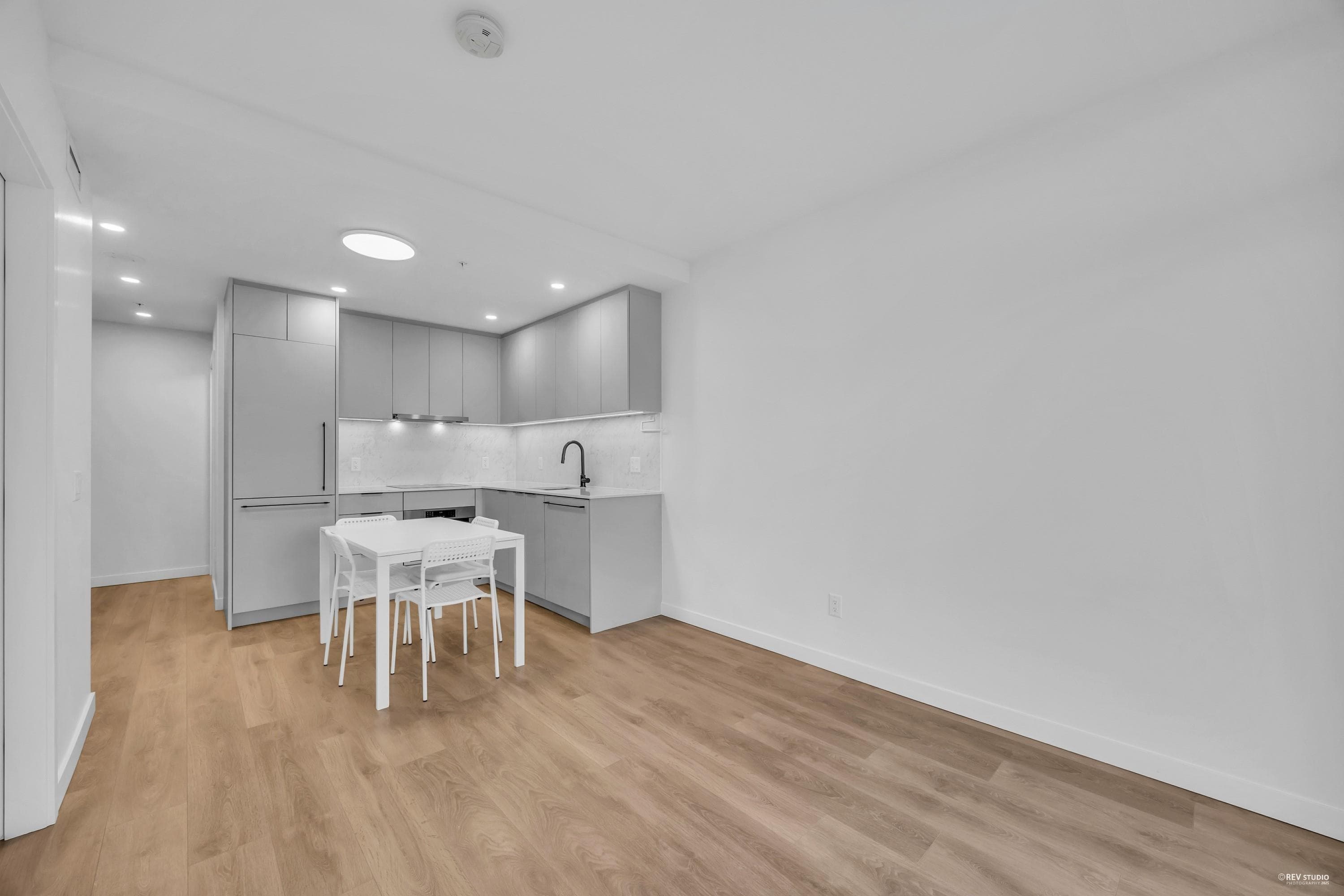2207 - 13685 102 Avenue, Surrey, V3T 1N7 — photo 2