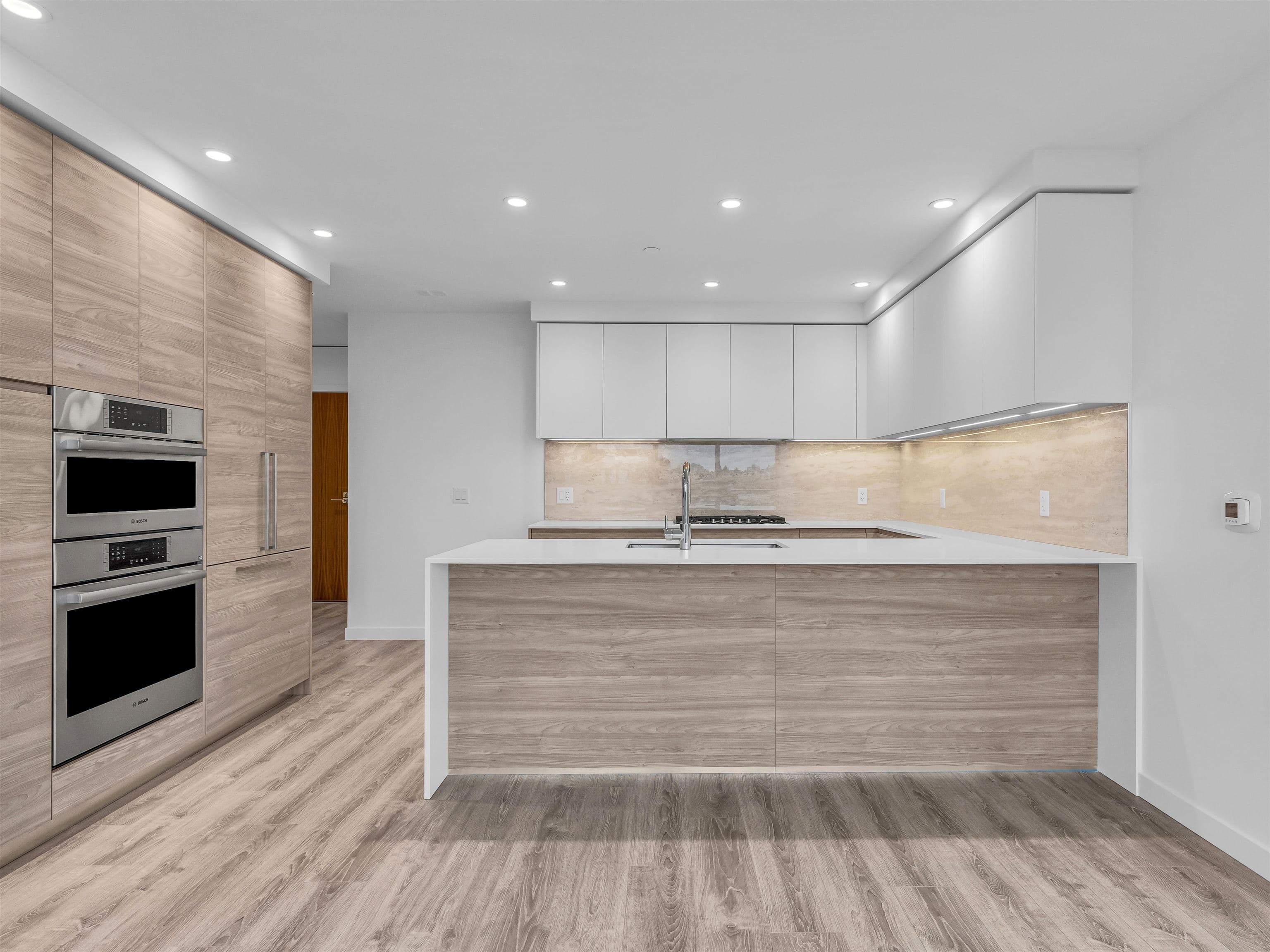 2203 - 680 Quayside Drive, New Westminster, V3M 0C4 — photo 2
