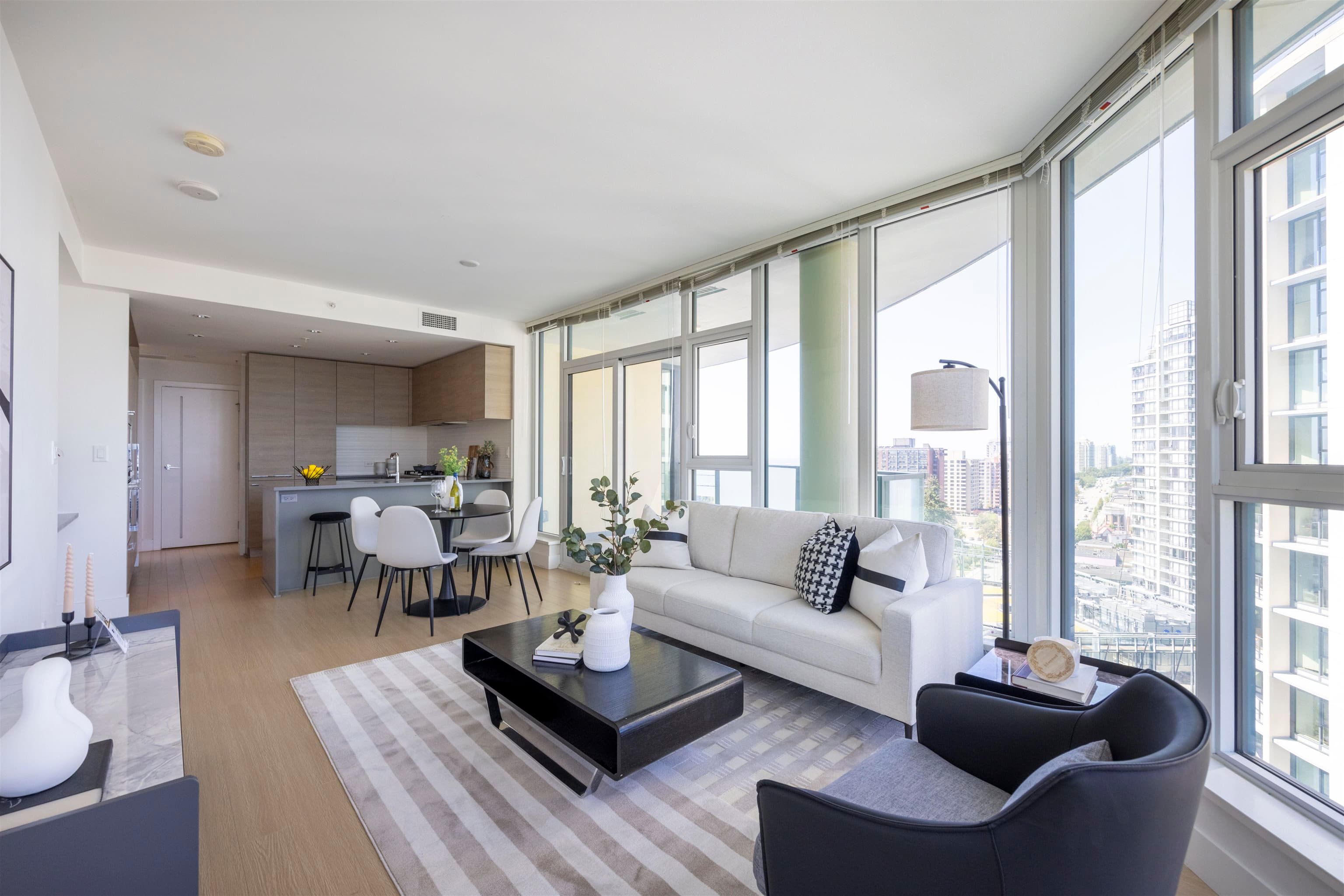 2002 - 7388 Kingsway, Burnaby, V3N 0G9 — photo 4