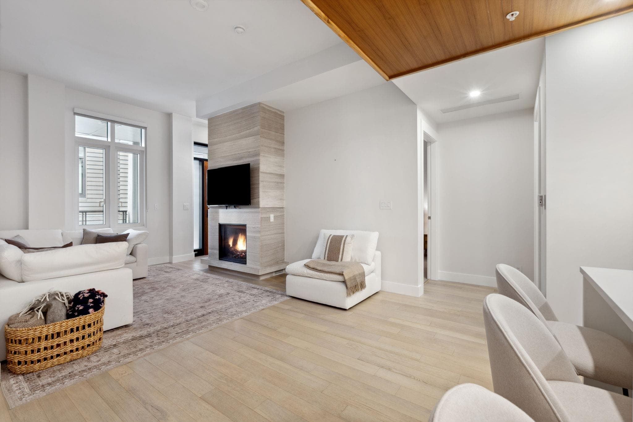 203 - 6693 Nelson Avenue, West Vancouver, V7X 2B2 — photo 4