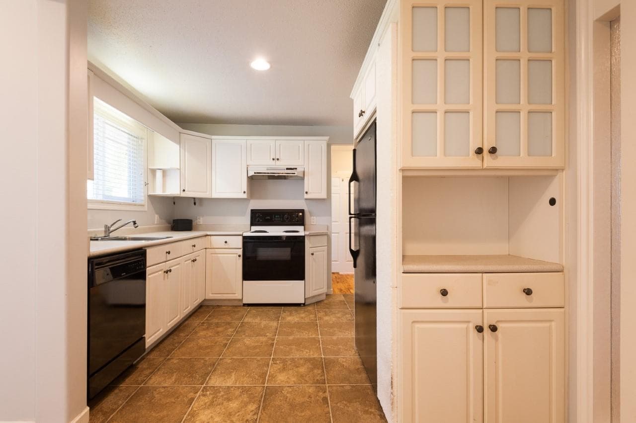 15661 Roper Avenue, White Rock, V4B 2G9 — photo 4
