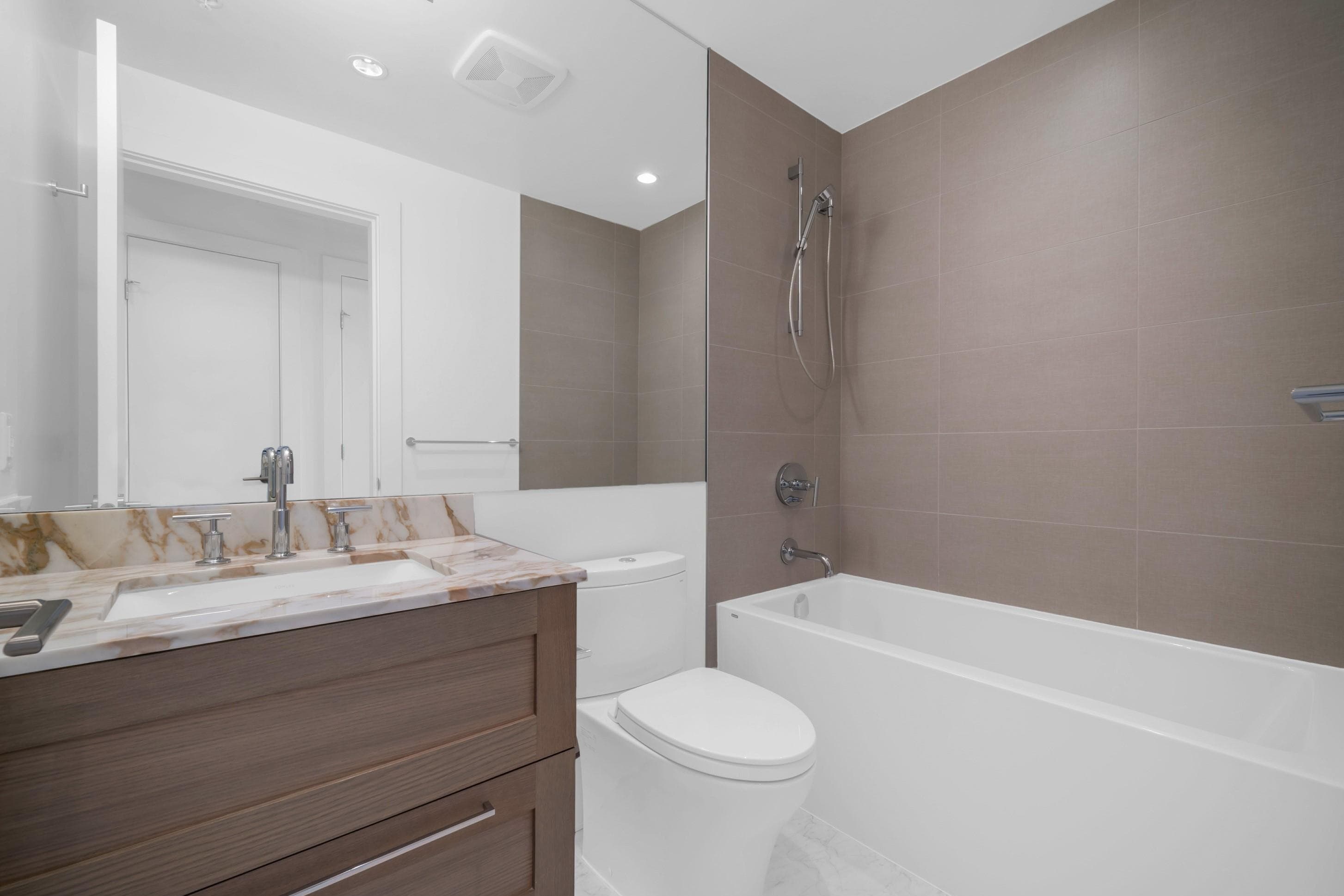 804 - 1500 Martin Street, White Rock, V4B 0C2 — photo 5