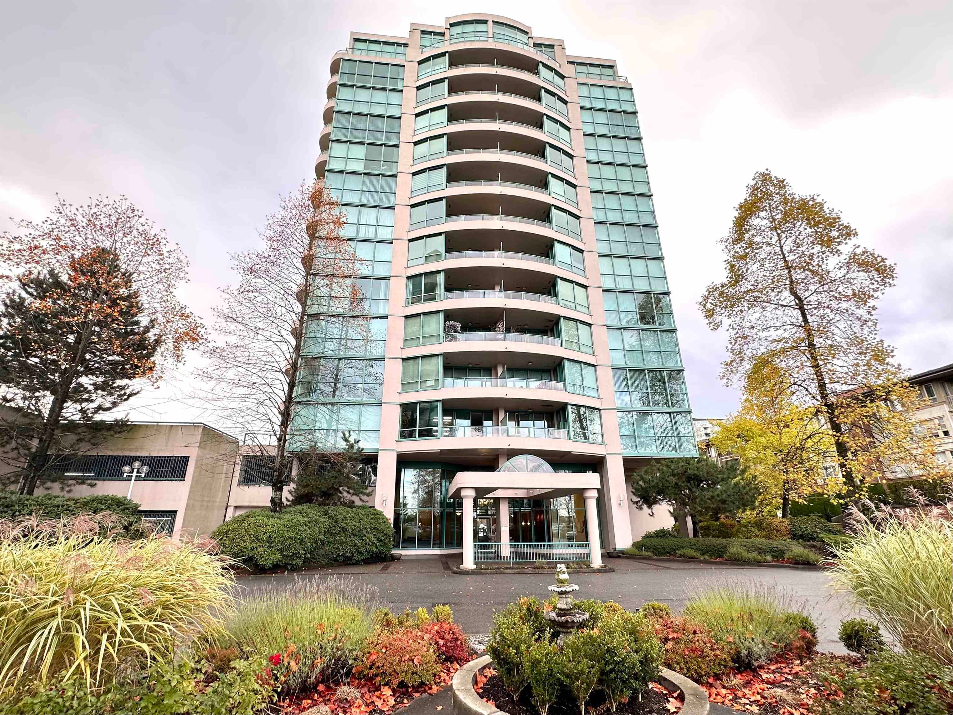 605 - 8871 Lansdowne Road, Richmond, V6X 3X8 — photo 1