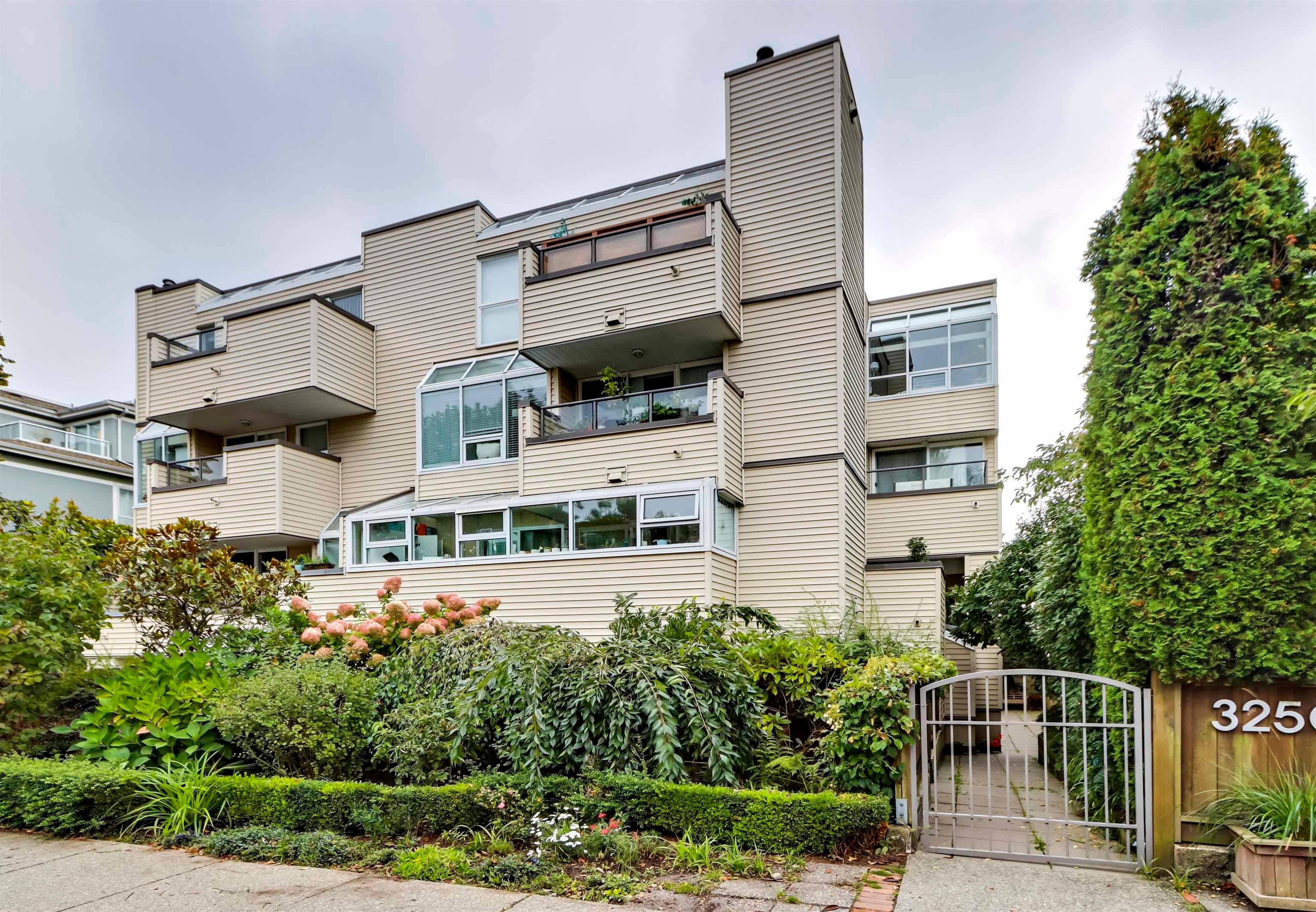 8 - 3250 W 4th Avenue, Vancouver
