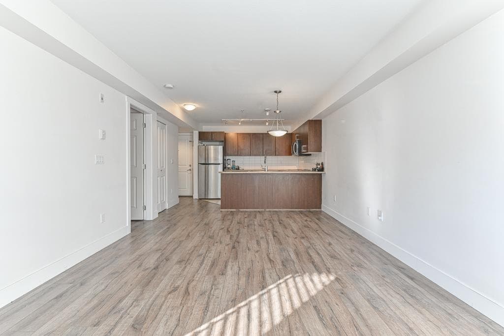 215 - 45567 Yale Road, Chilliwack, V2P 0B2 — photo 3