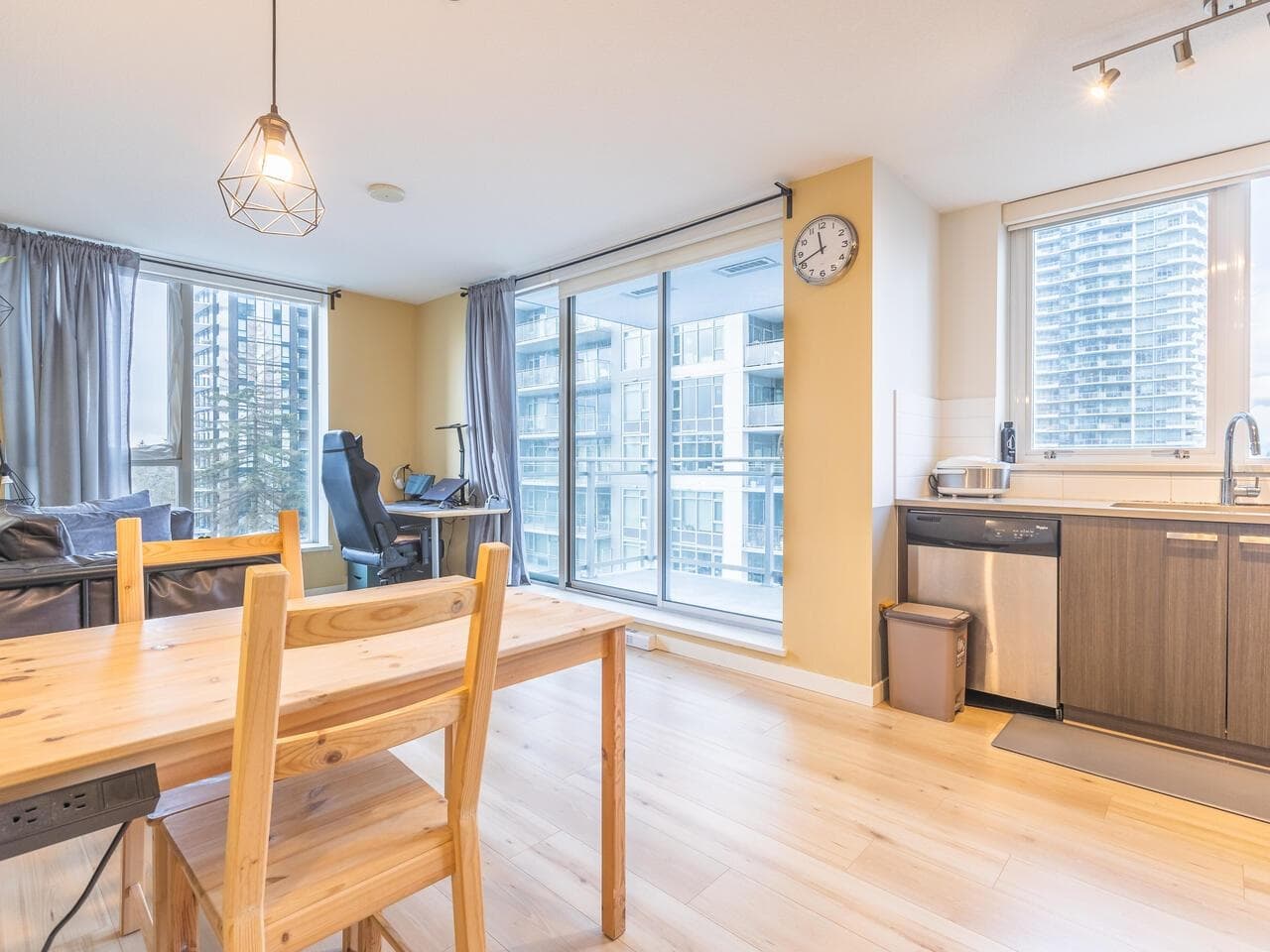 802 - 13325 102a Avenue, Surrey, V3T 0J5 — photo 4