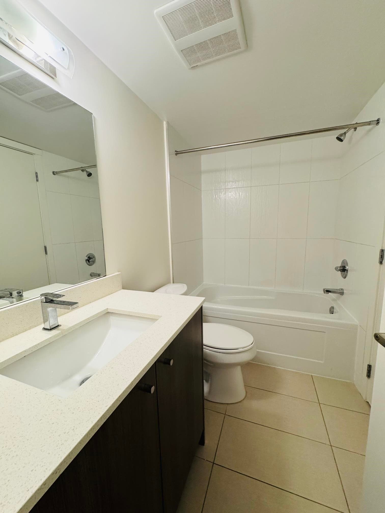 211 - 10688 140 Street, Surrey, V3T 4N8 — photo 2
