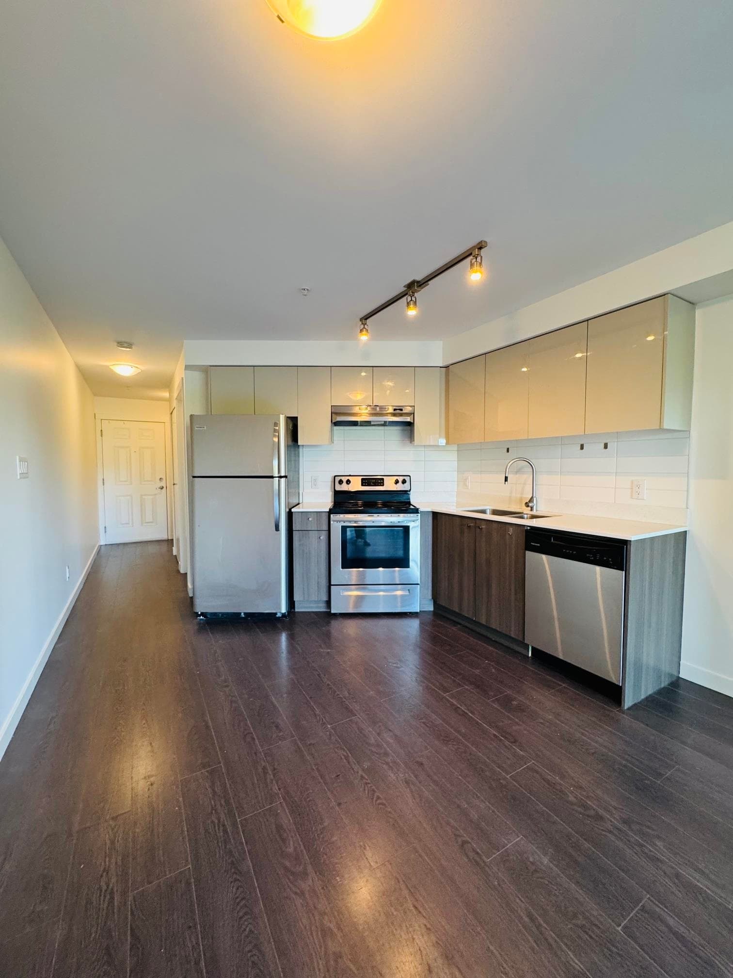 211 - 10688 140 Street, Surrey, V3T 4N8 — photo 4