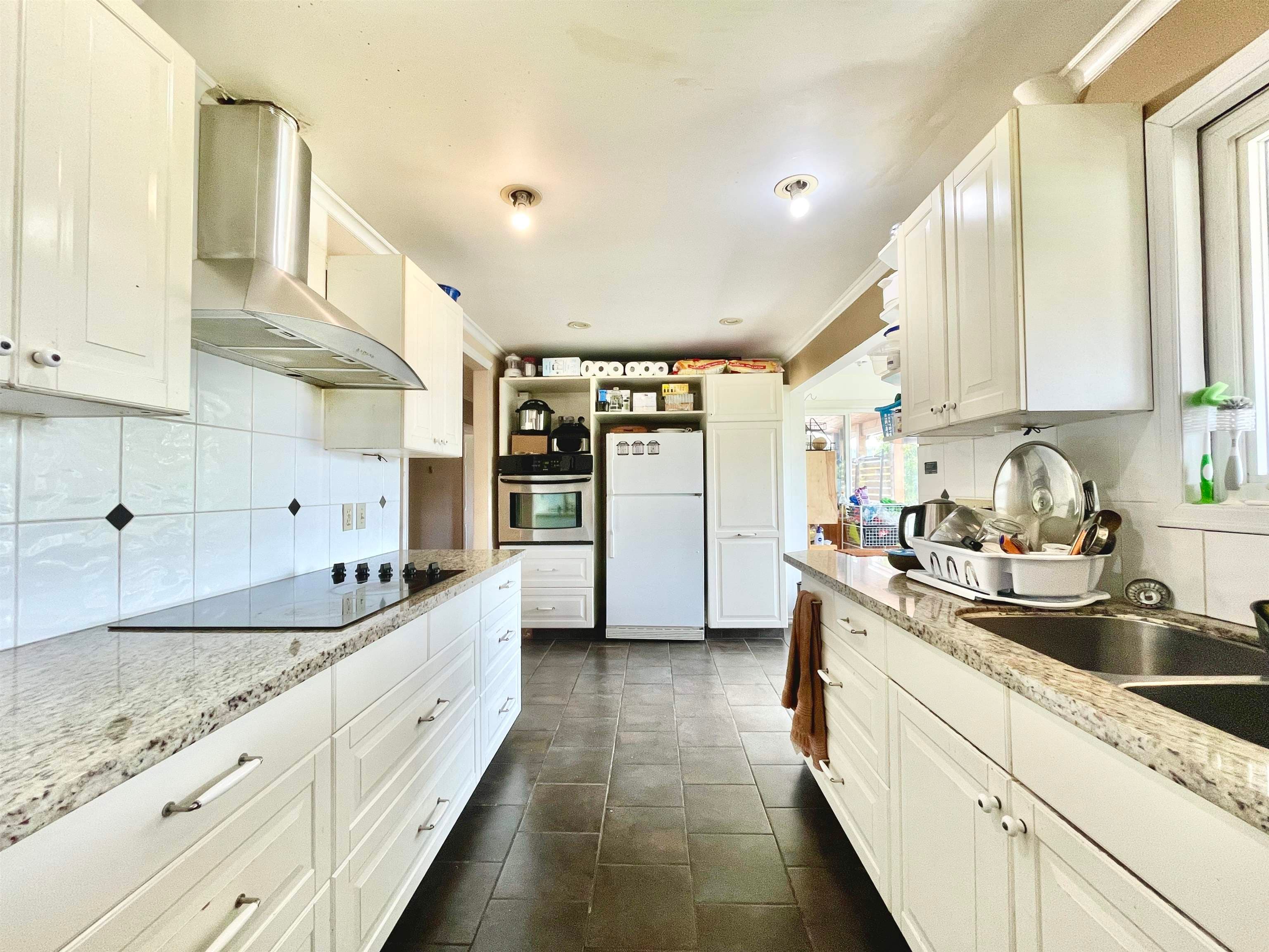 5693 Dolphin Street, Sechelt, V0N 3A0 — photo 2