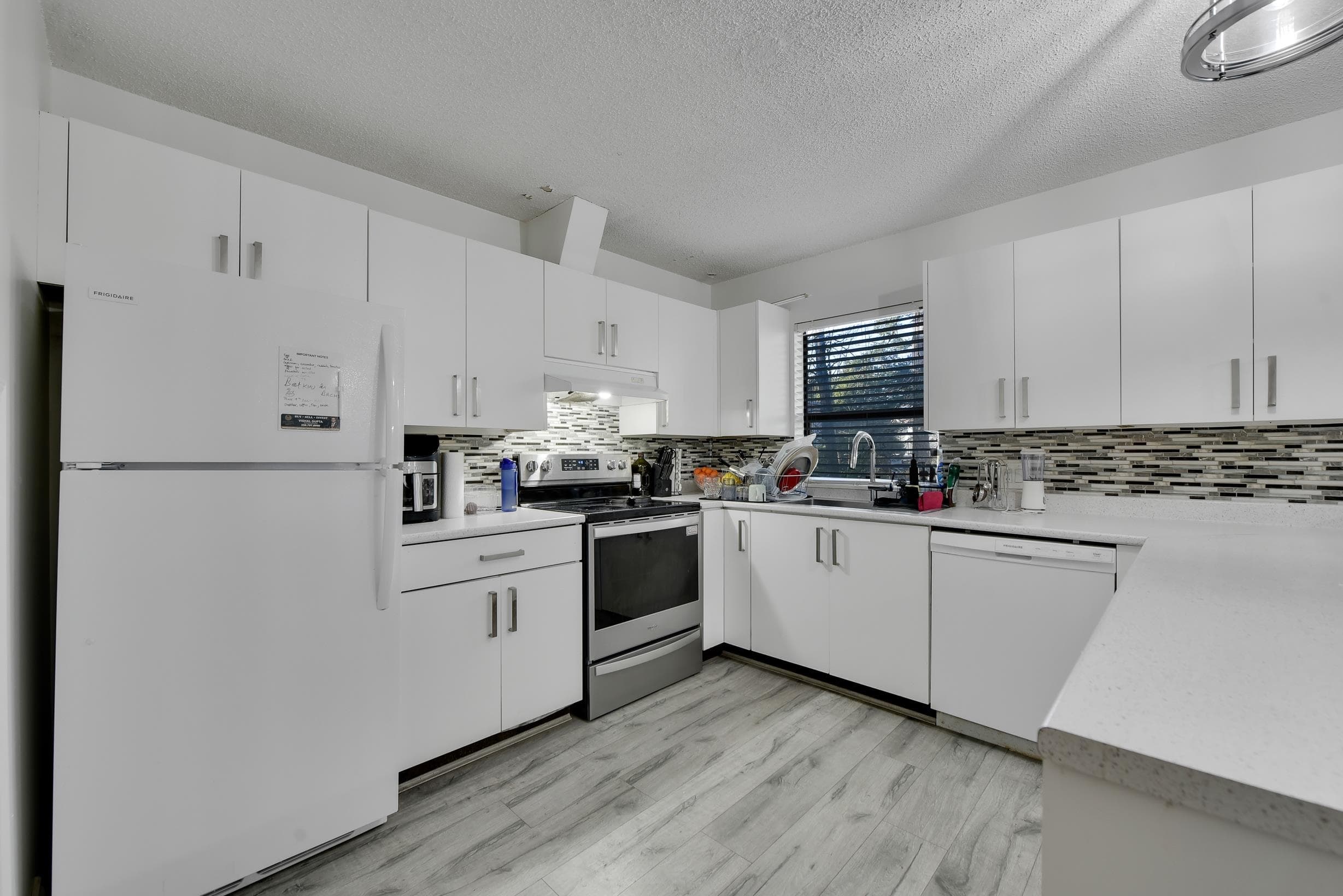 203 - 7064 133b Street, Surrey, V3W 8A4 — photo 1