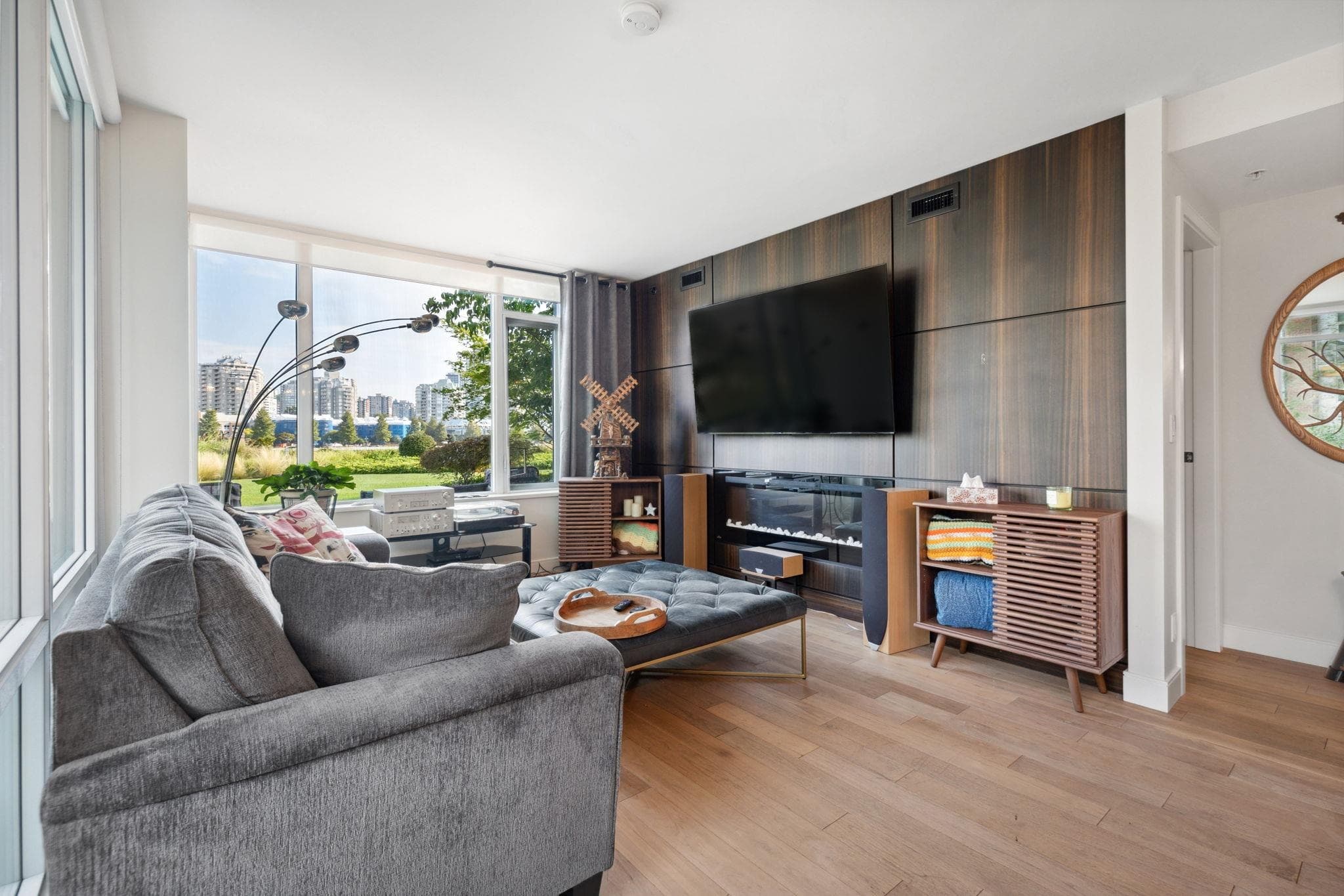 204 - 210 Salter Street, New Westminster, V3M 0J9 — photo 2