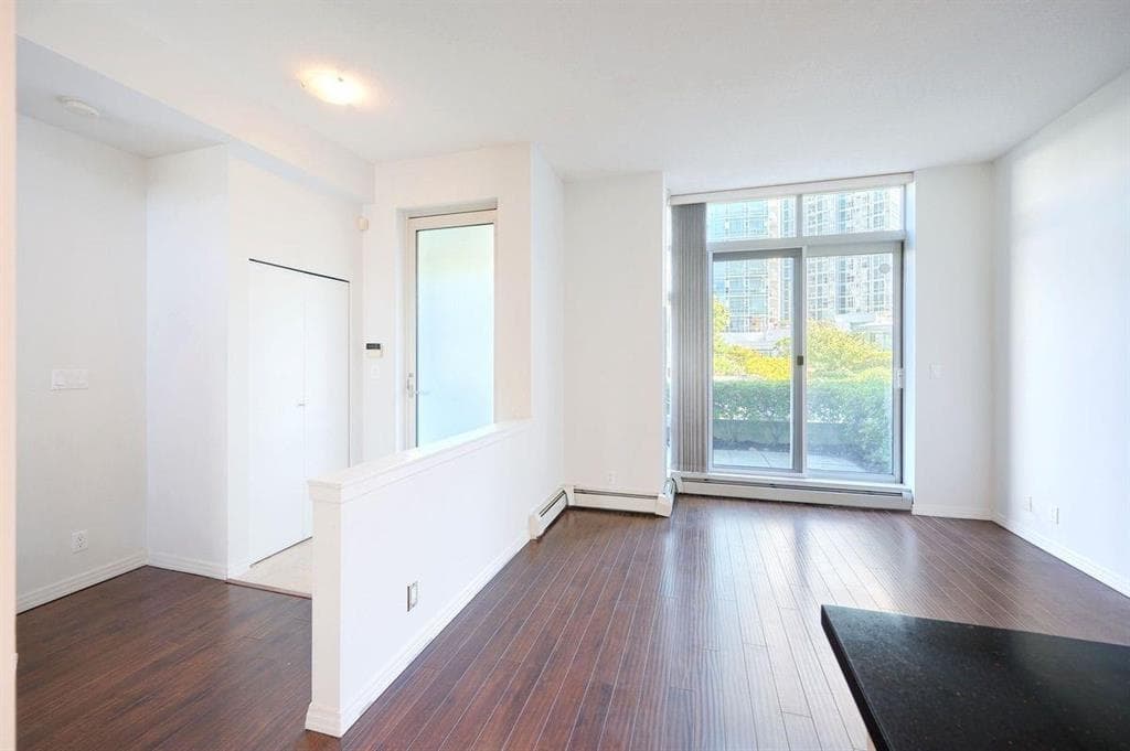 TH E - 1199 Marinaside Crescent, Vancouver, V6Z 2Y2 — photo 3