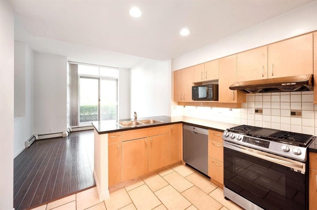 TH E - 1199 Marinaside Crescent, Vancouver, V6Z 2Y2 — photo 4