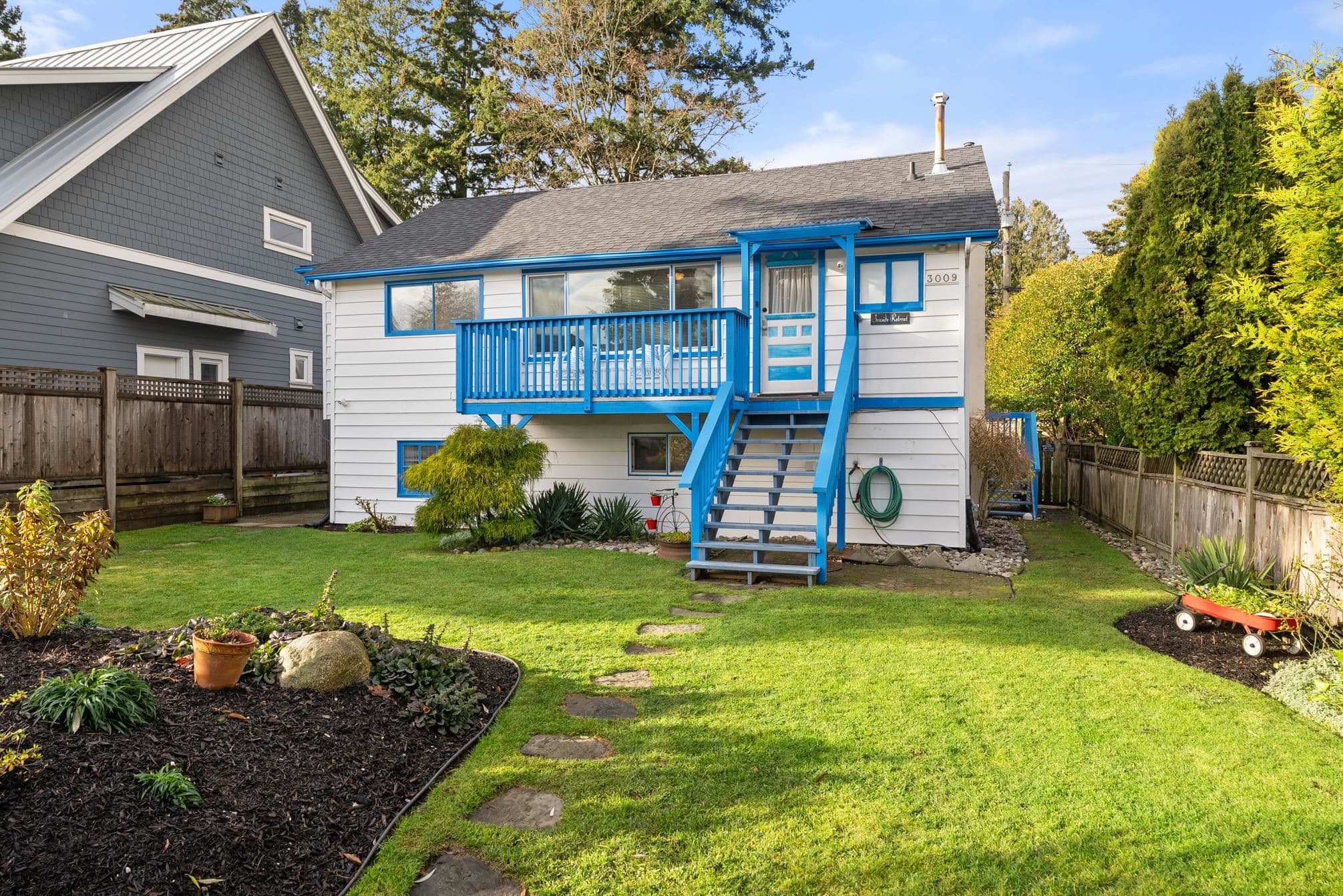 3009 Mcbride Avenue, Surrey