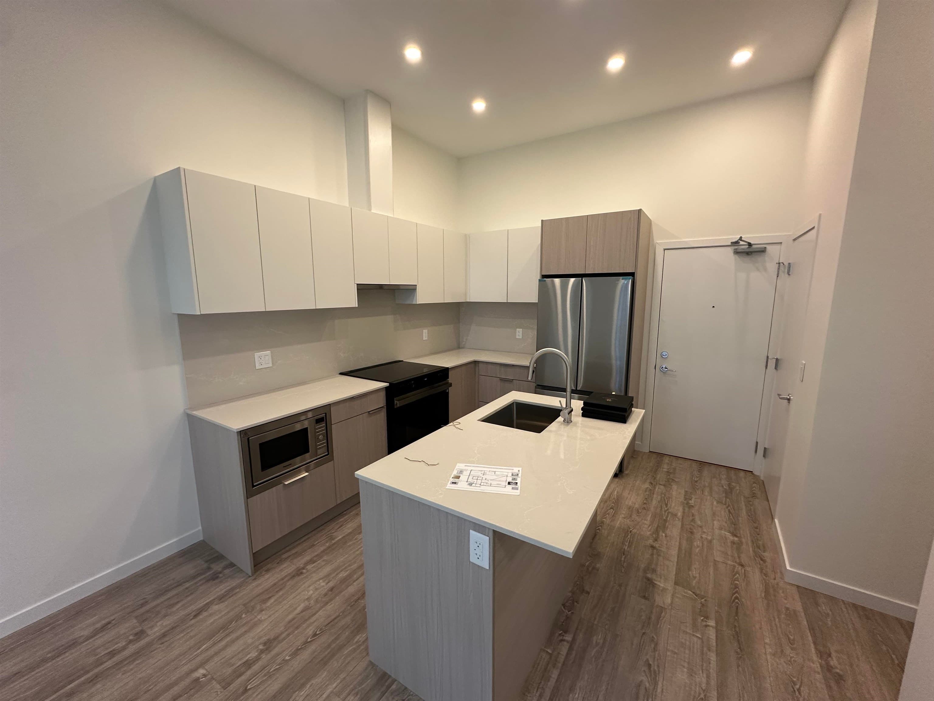 E101 - 10829 140 Street, Surrey, V3R 0H4 — photo 3