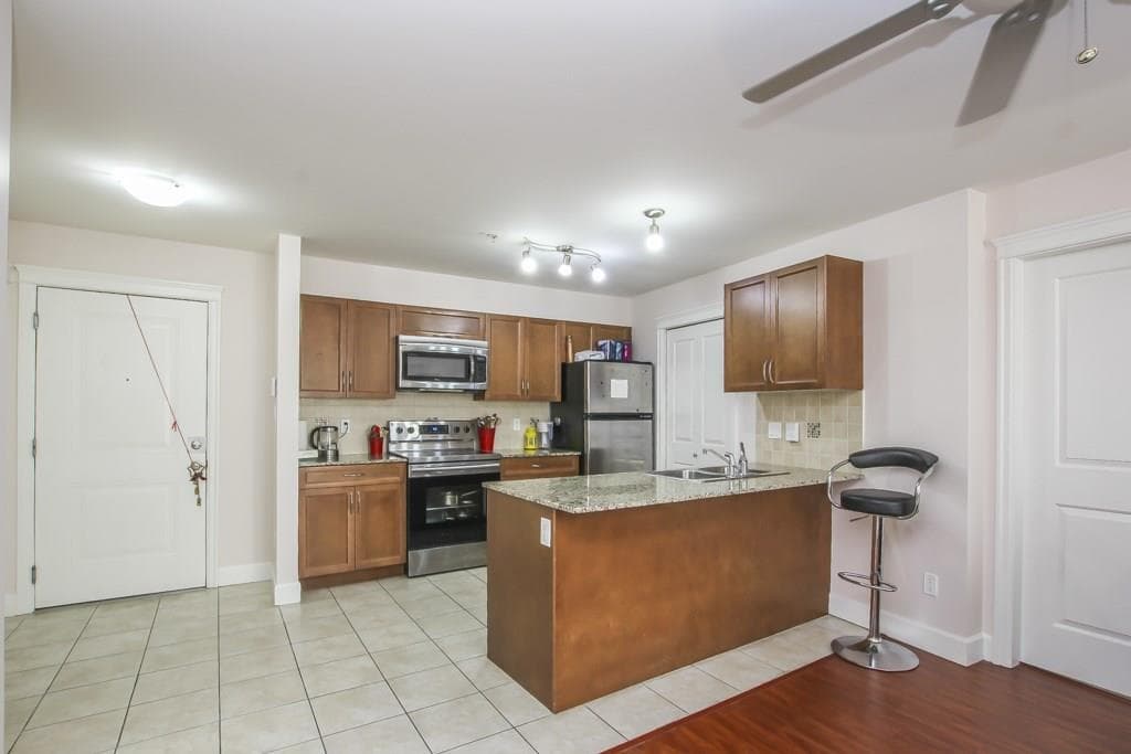 220 - 12088 75a Avenue, Surrey, V3W 1Y4 — photo 2