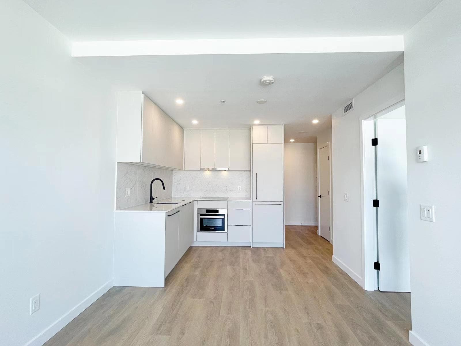 2212 - 13685 102 Avenue, Surrey, V3T 1N7 — photo 2