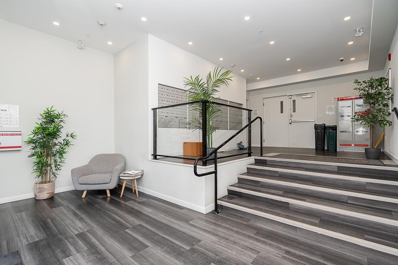 416 - 13623 81a Avenue, Surrey, V3W 3N7 — photo 4