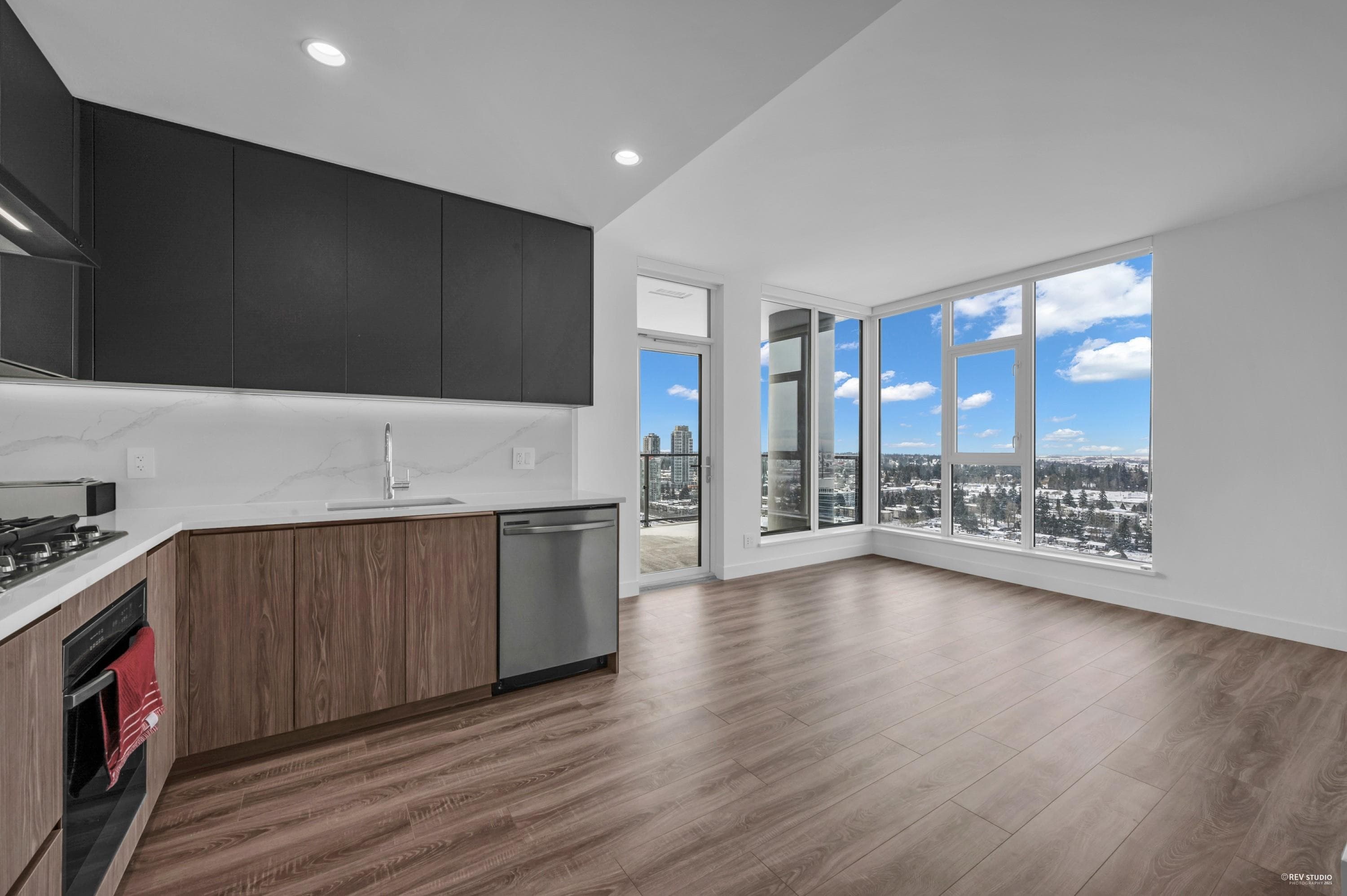 2607 - 10750 135a Street, Surrey, V3T 0V4 — photo 2