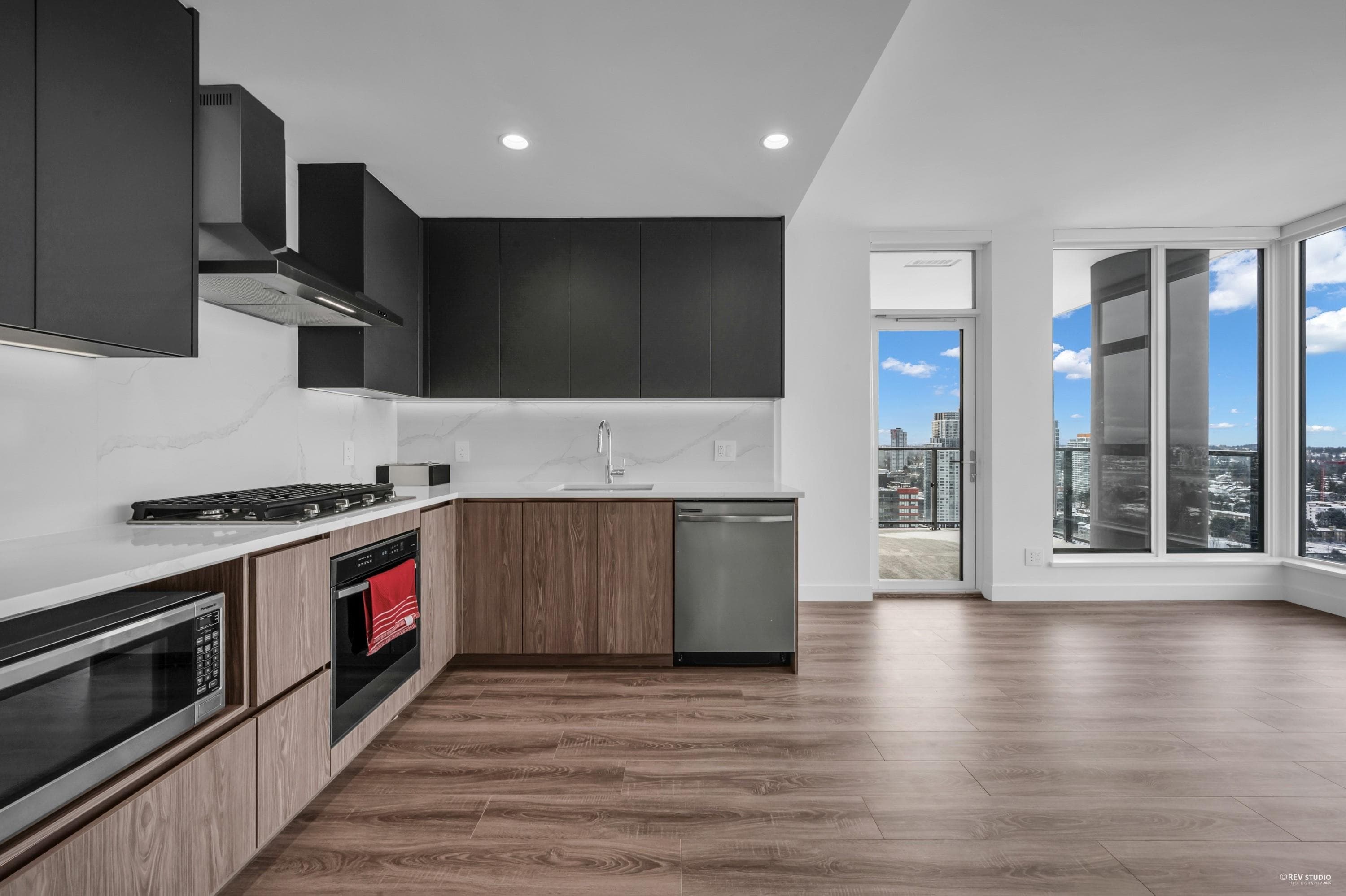 2607 - 10750 135a Street, Surrey, V3T 0V4 — photo 1