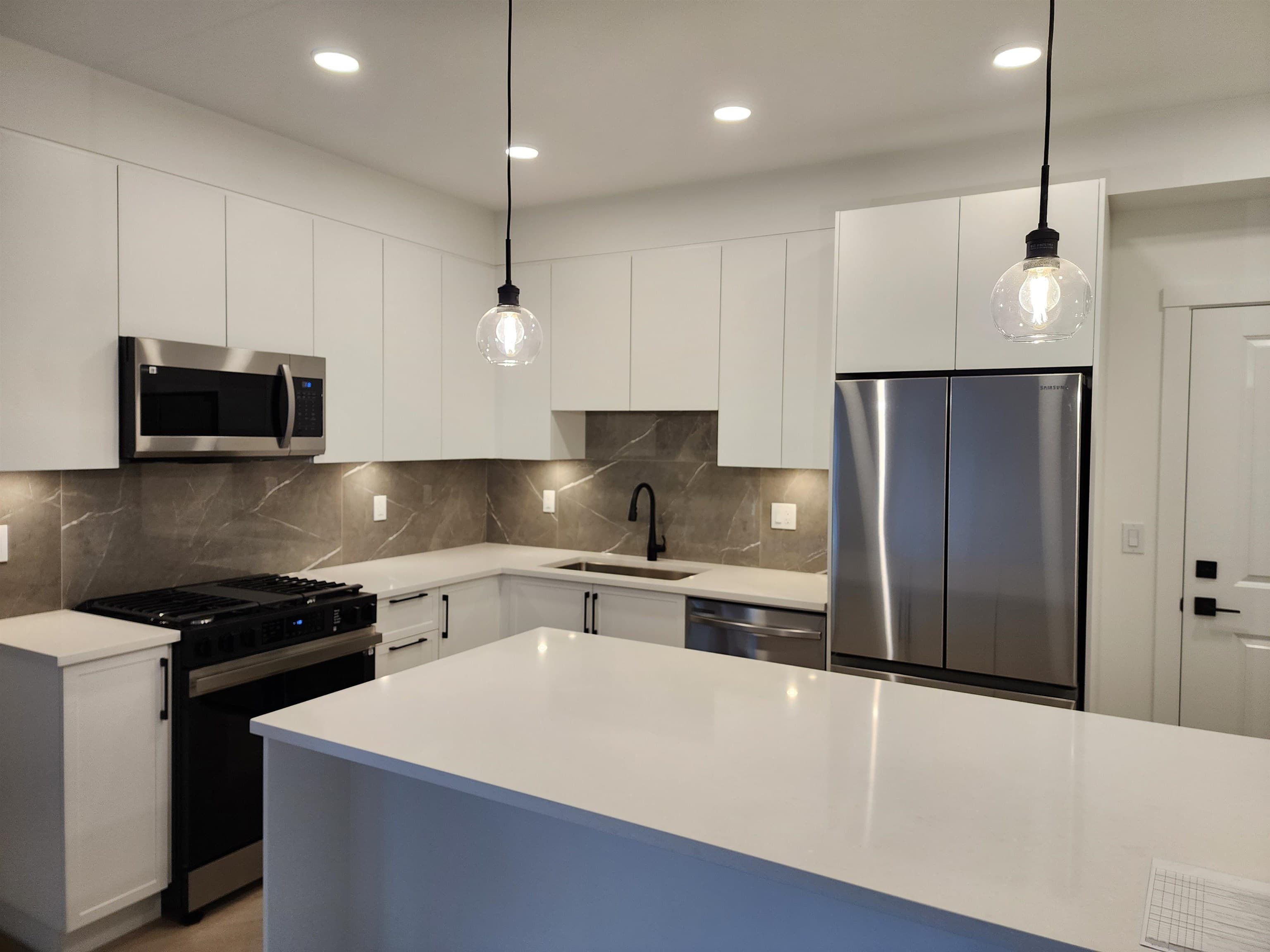 518 - 3480 146a Street, Surrey, V4P 0H6 — photo 3