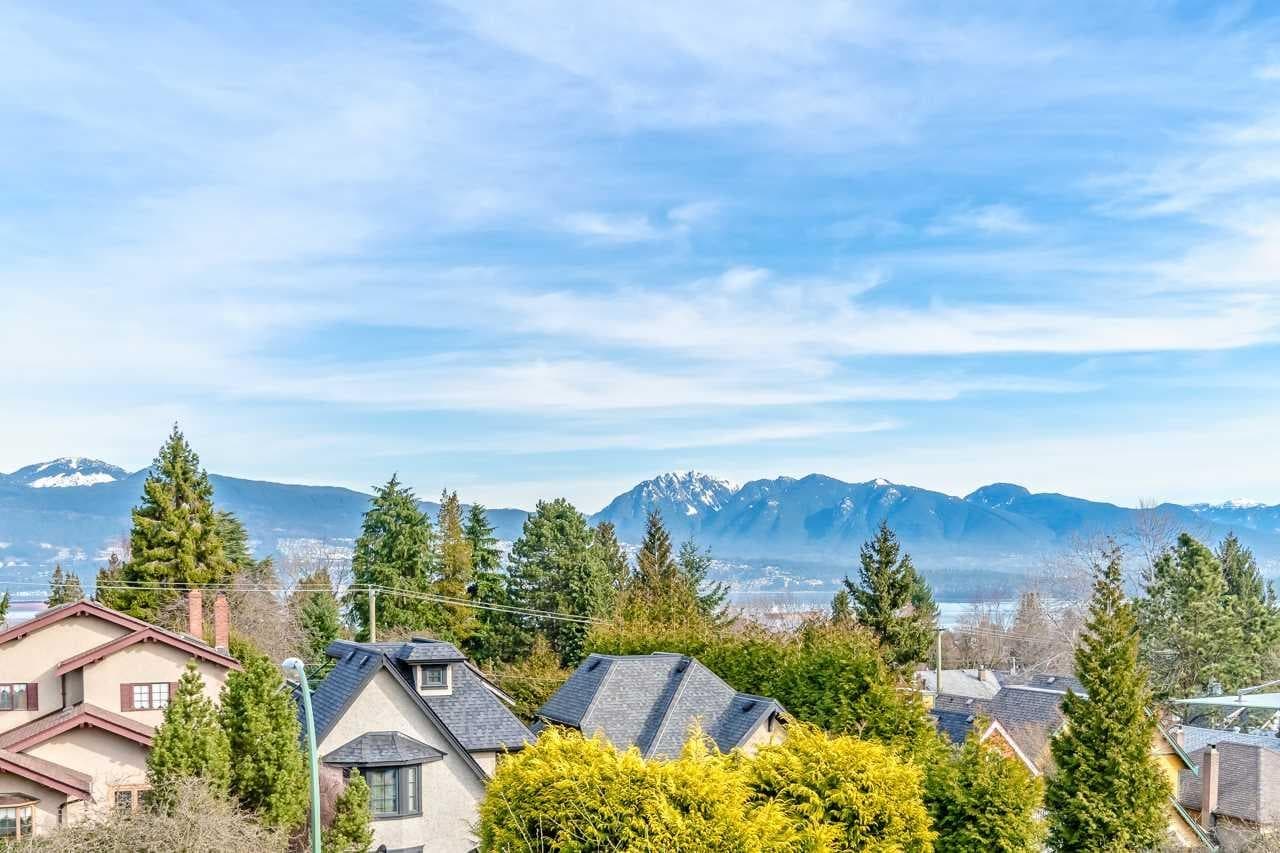 4190 W 11th Avenue, Vancouver, V6R 2L6 — photo 1