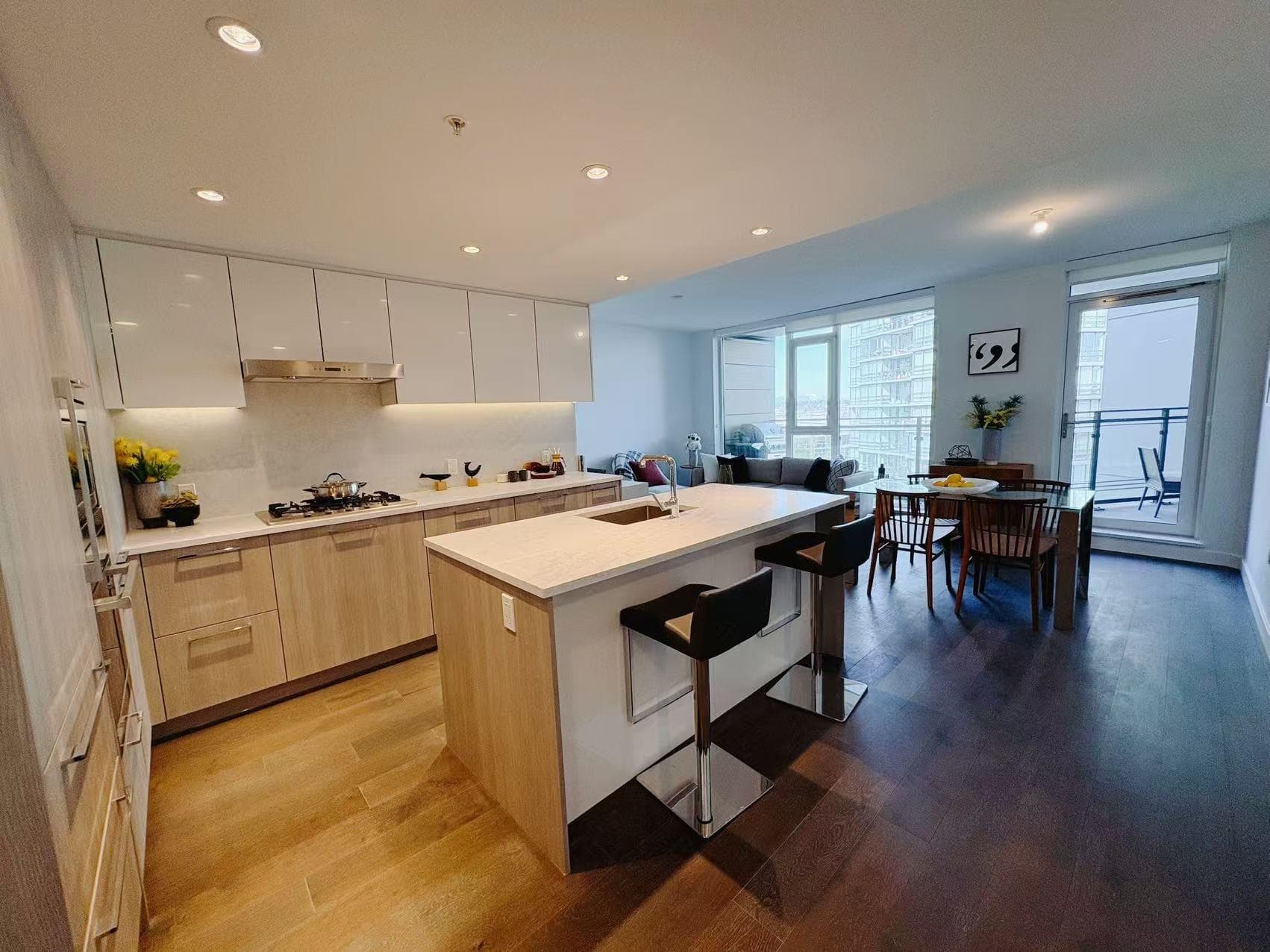 805 - 3280 Corvette Way, Richmond, V6X 0T9 — photo 2