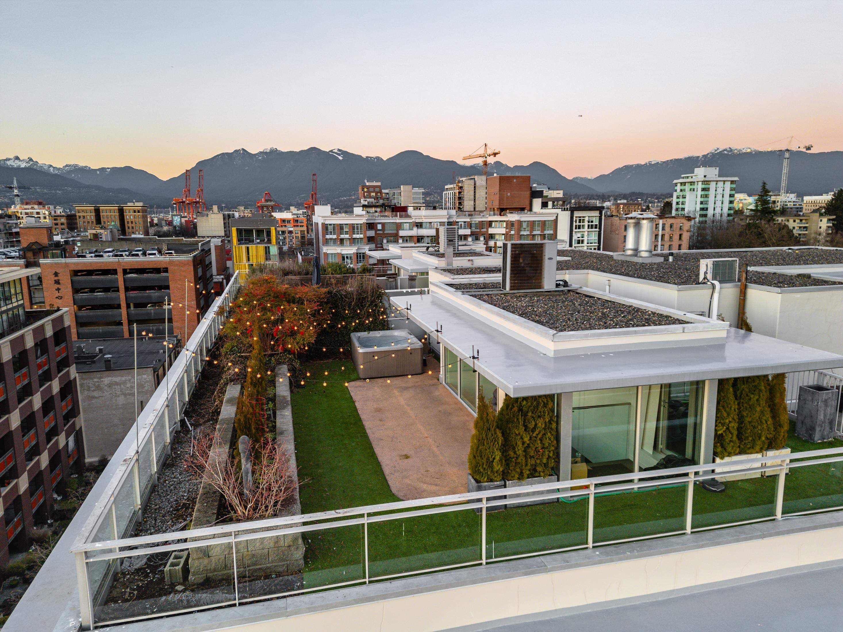 801 - 221 Union Street, Vancouver, V6A 0B4 — photo 2
