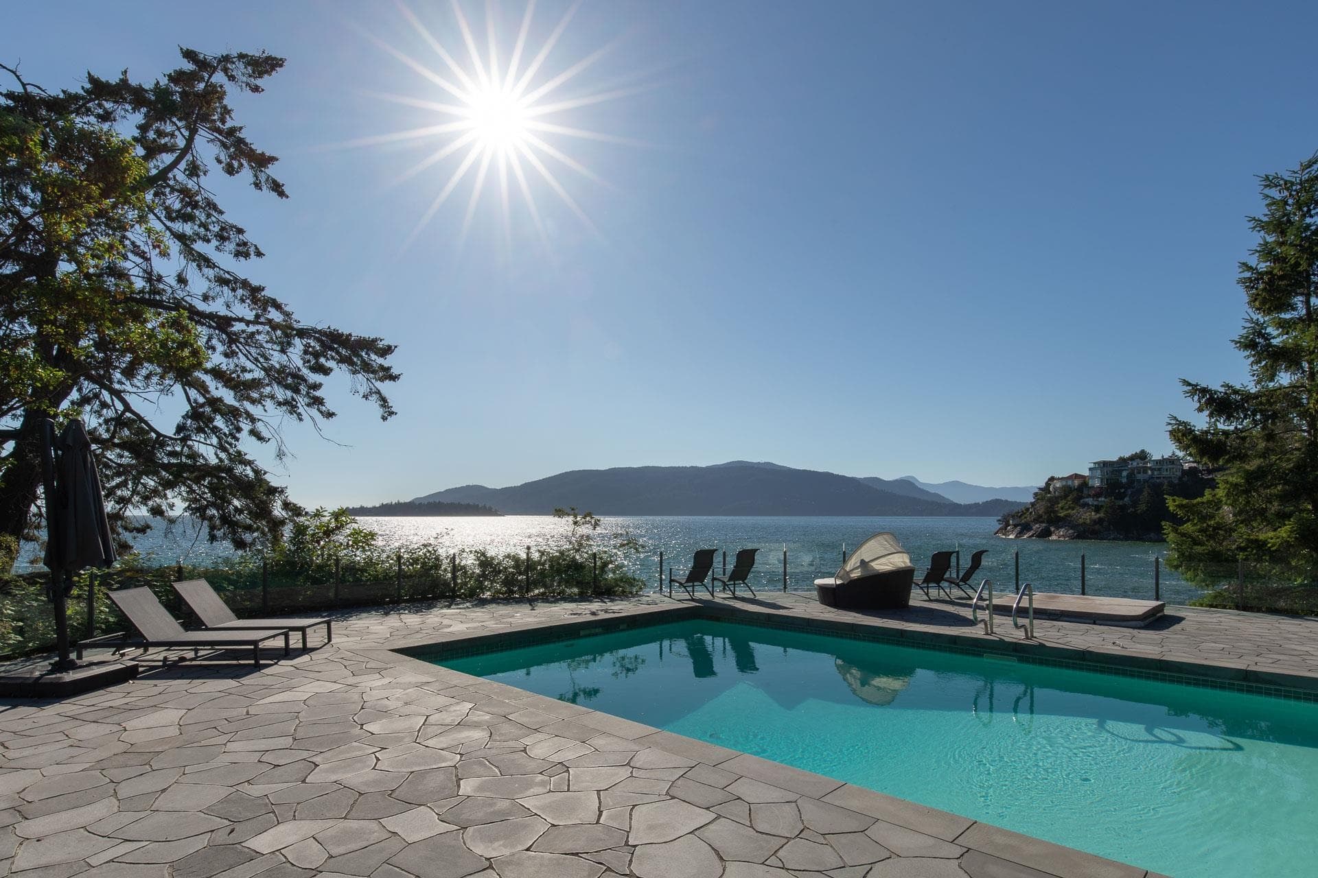 5240 Marine Drive, West Vancouver, V7W 2P8 — photo 2