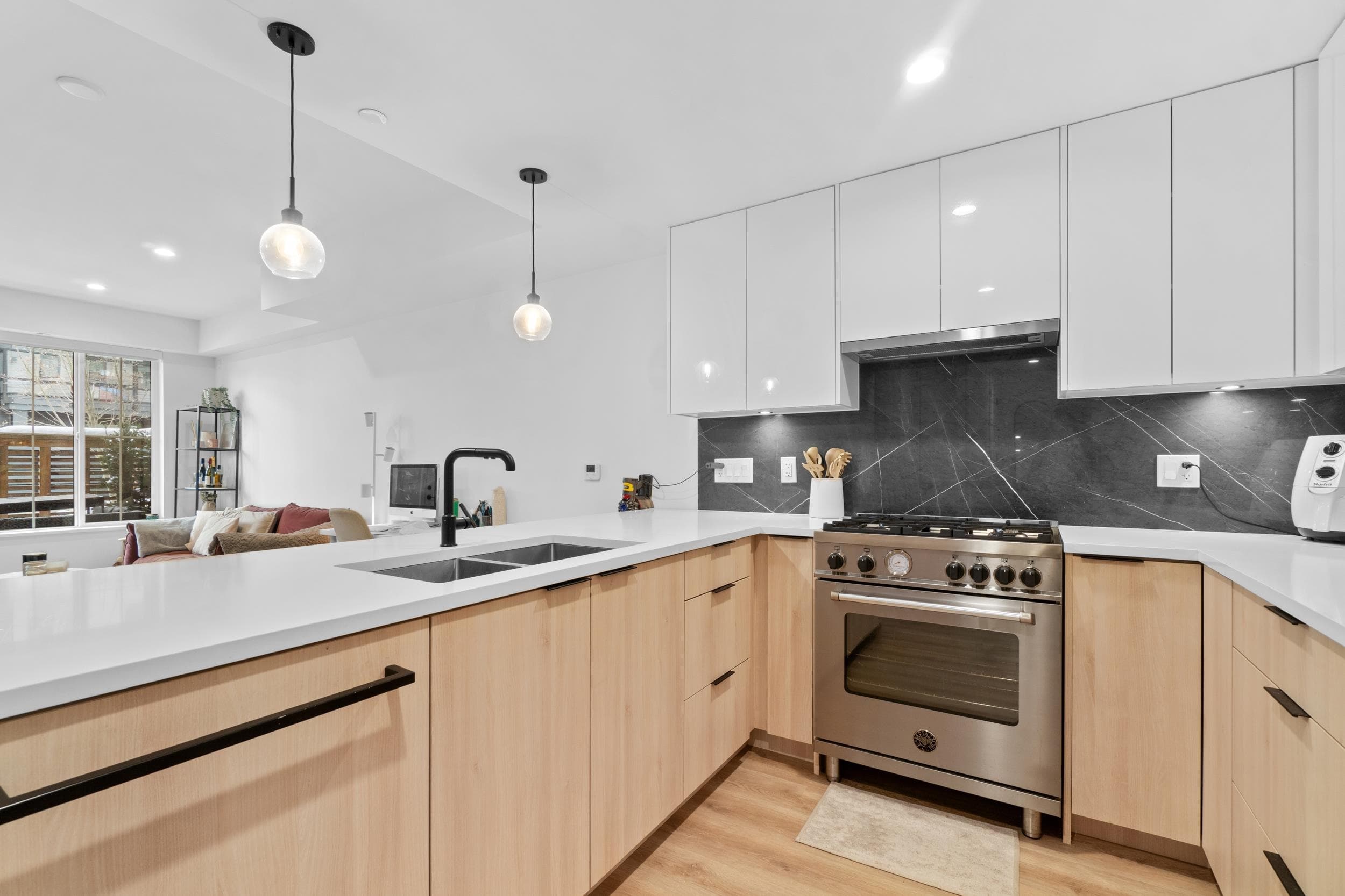 5 - 237 Ridgeway Avenue, North Vancouver, V7L 0H6 — photo 4