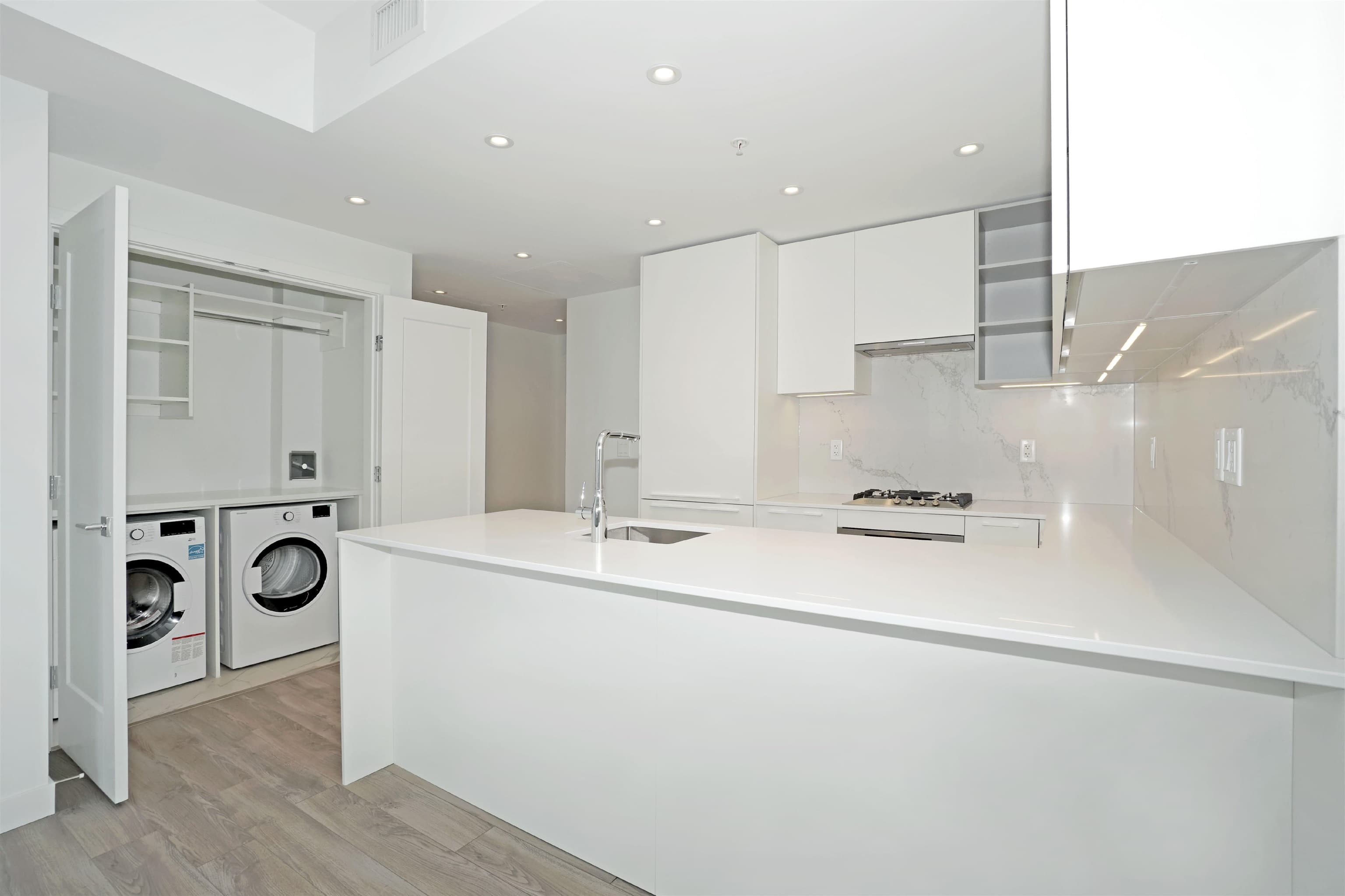 1409 - 6699 Dunblane Avenue, Burnaby, V5H 0J8 — photo 5