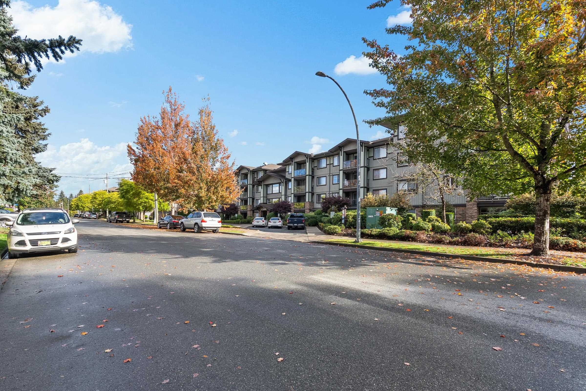 305 - 2038 Sandalwood Crescent, Abbotsford, V2S 3H6 — photo 1