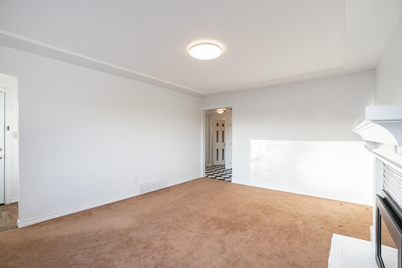 7776 Davies Street, Burnaby, V3N 3H4 — photo 5
