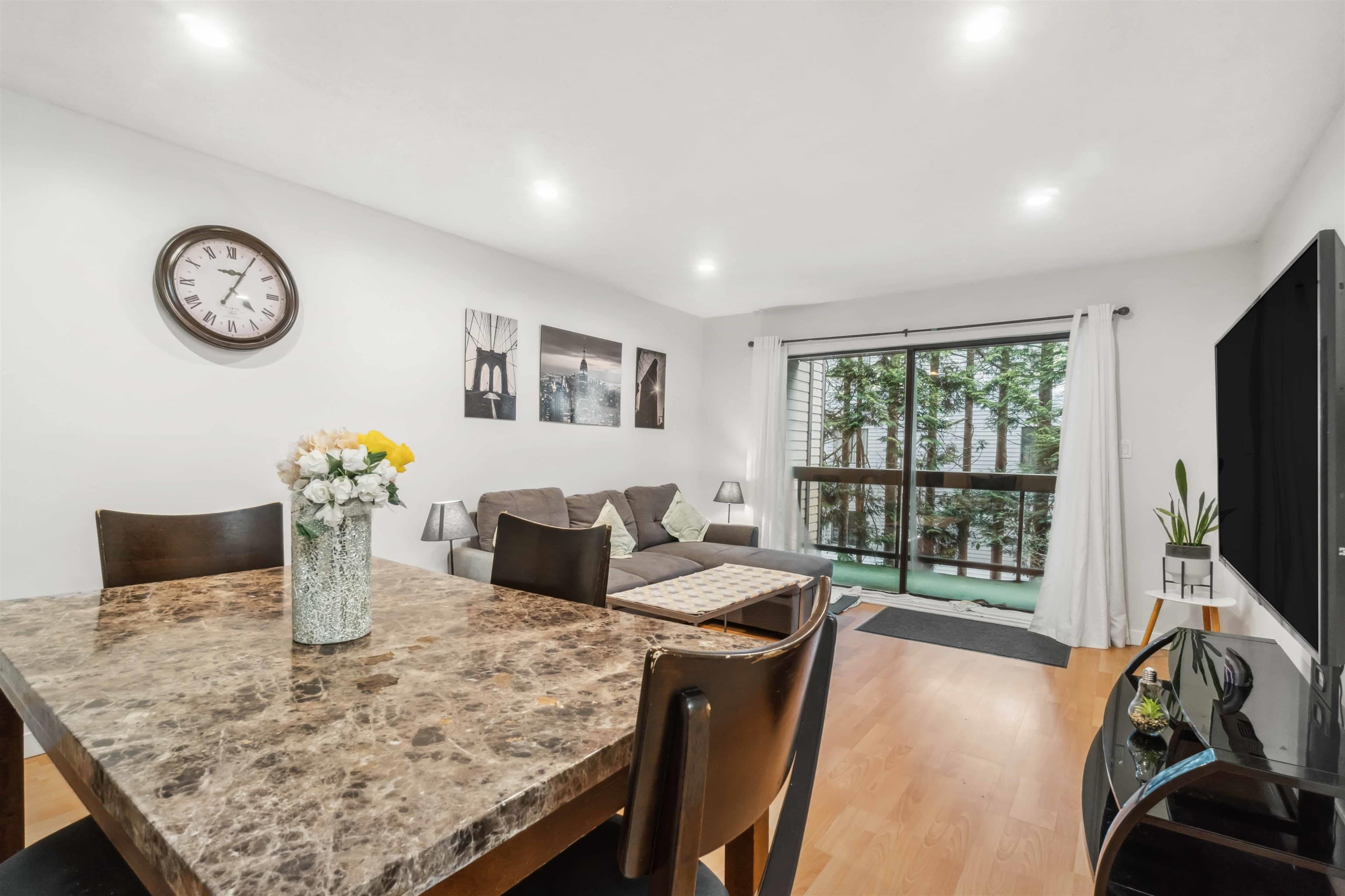 203 - 6105 Kingsway, Burnaby