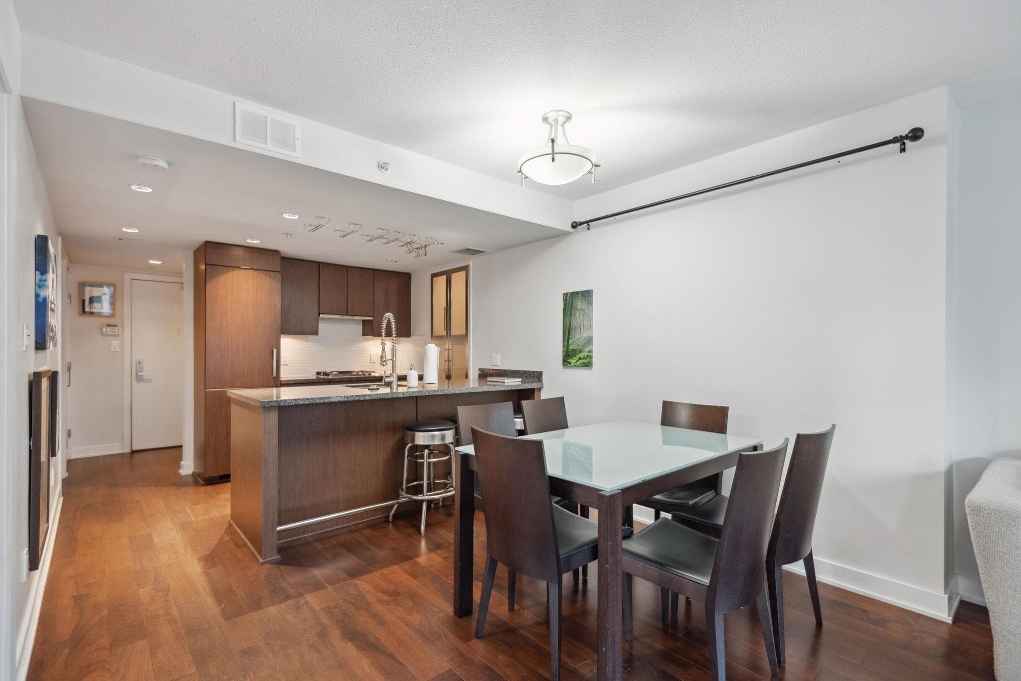 609 - 1055 Richards Street, Vancouver, V6B 0C2 — photo 2