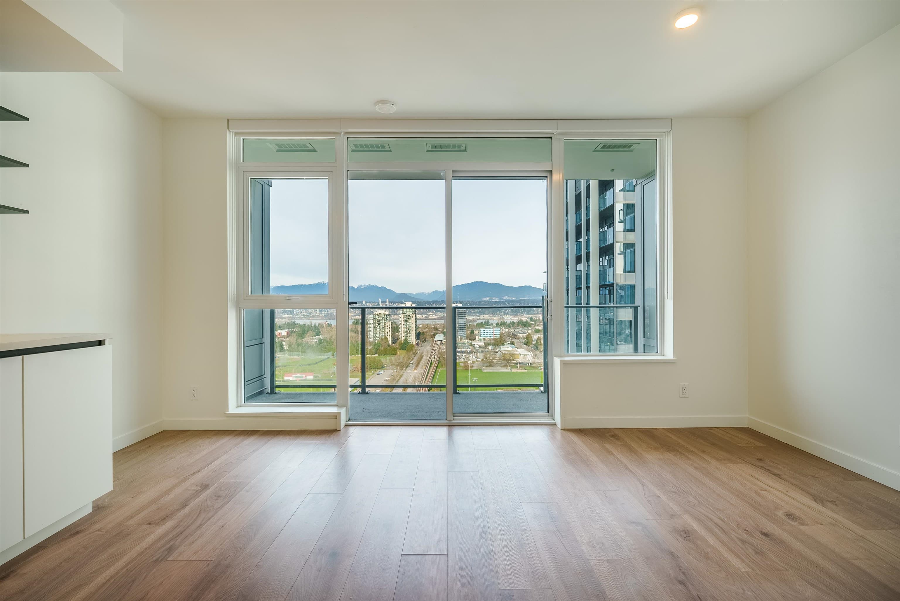 2503 - 10448 University Drive, Surrey, V3T 0S7 — photo 2