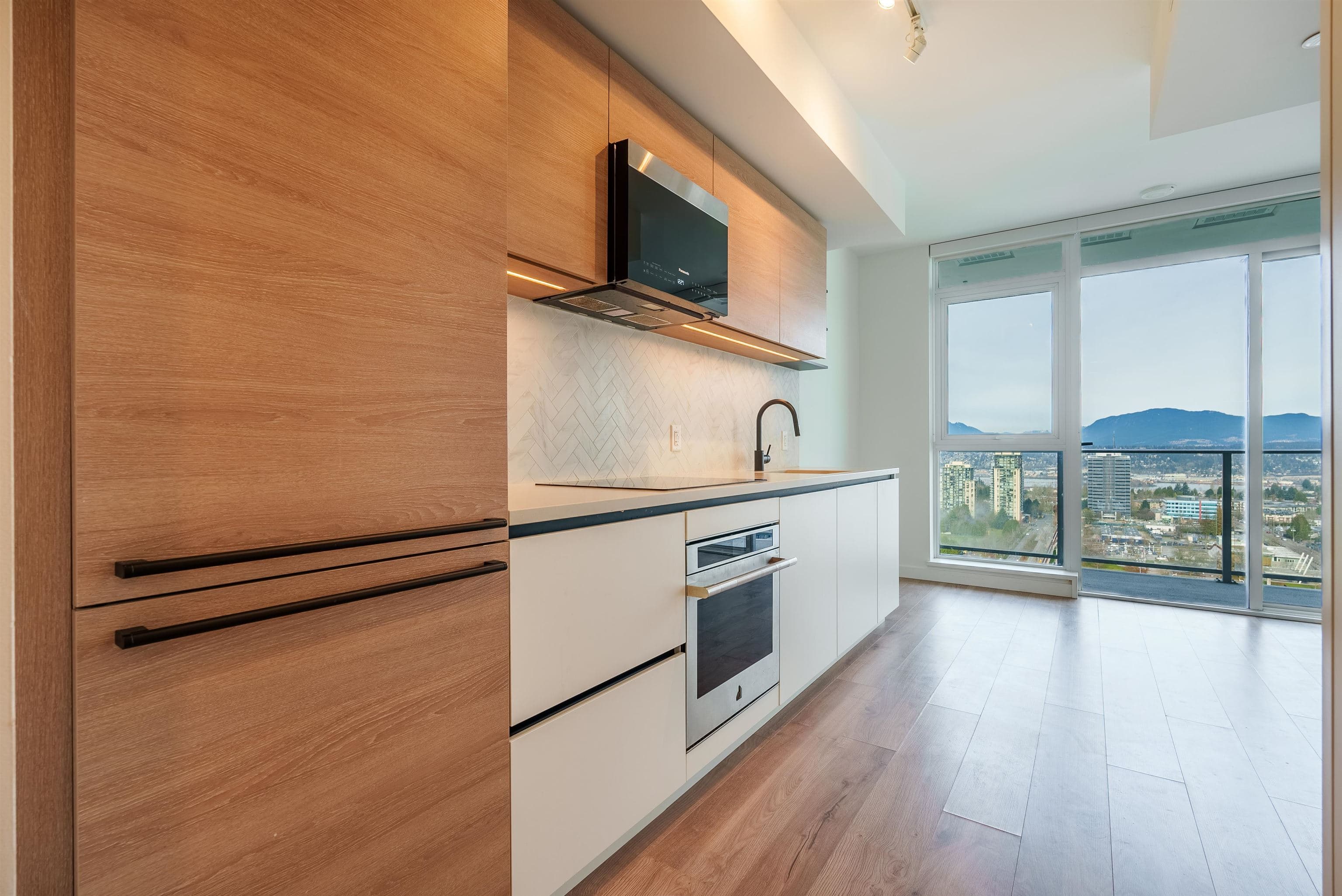 2503 - 10448 University Drive, Surrey, V3T 0S7 — photo 3