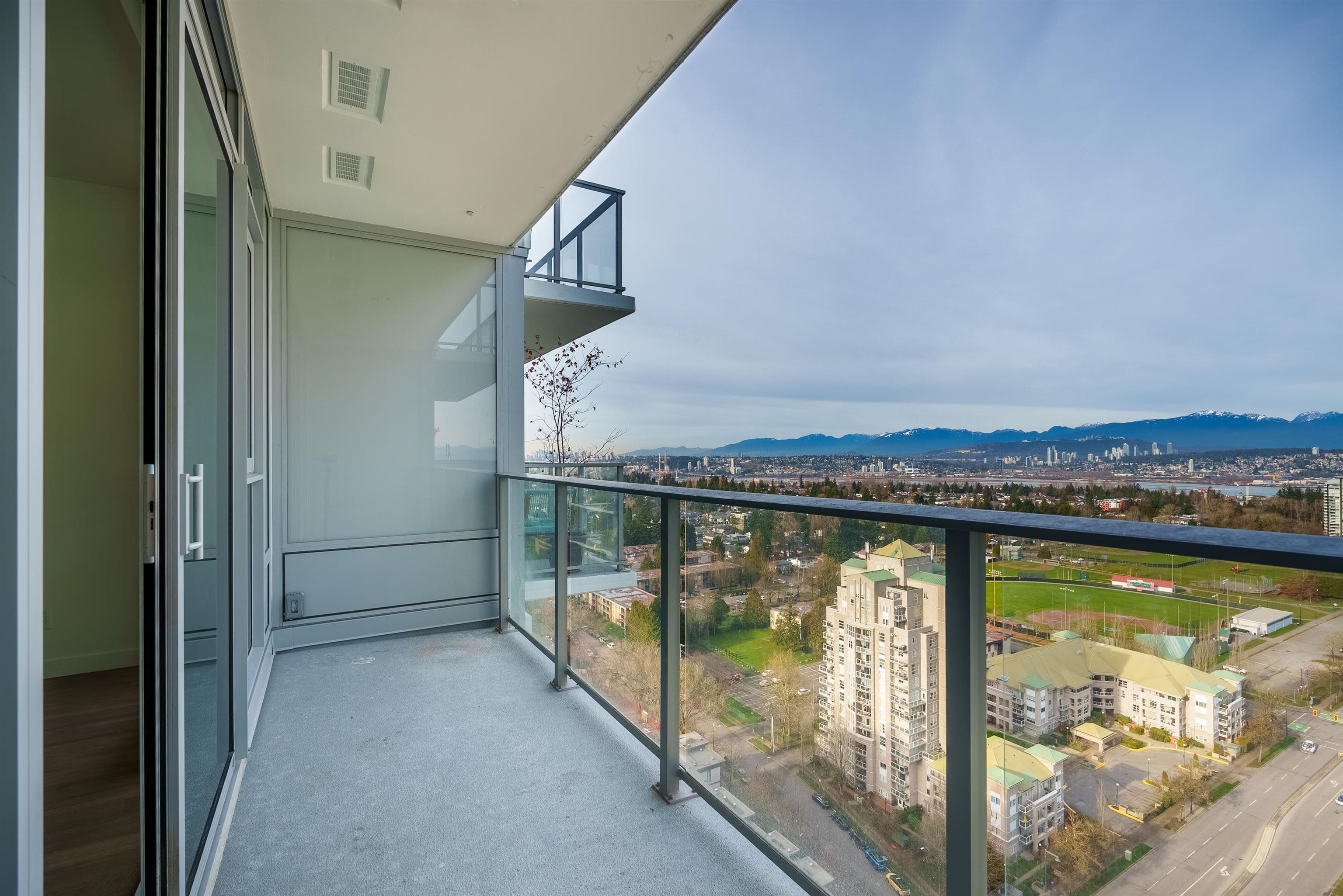 2503 - 10448 University Drive, Surrey, V3T 0S7 — photo 4