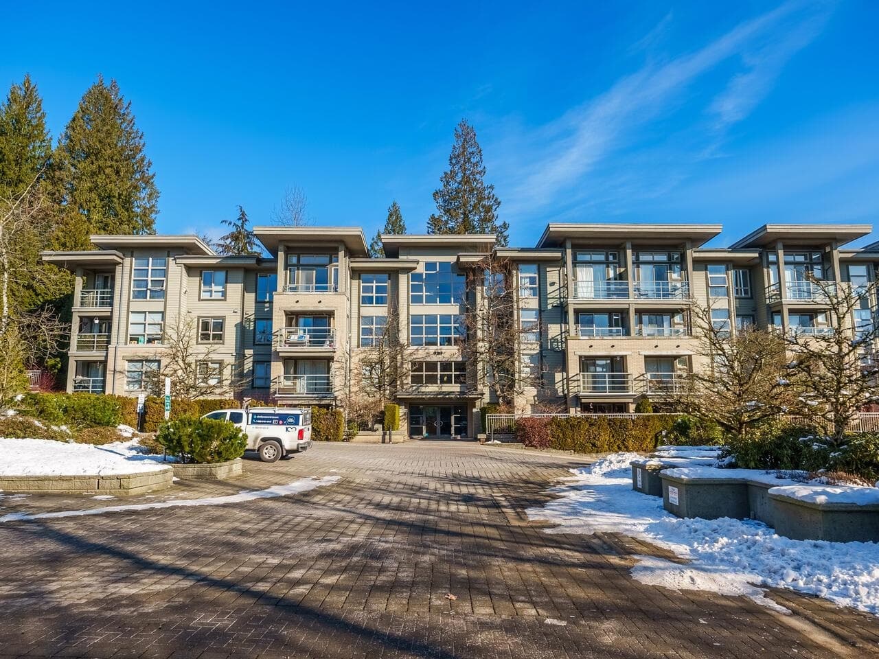 505 - 9319 University Crescent, Burnaby, V5A 4Y5 — photo 1