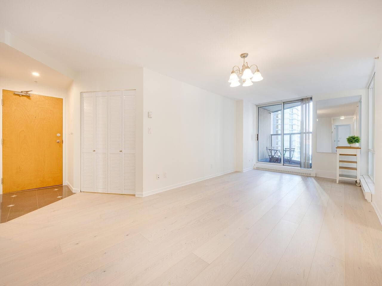 901 - 1166 Melville Street, Vancouver, V6E 4P6 — photo 2