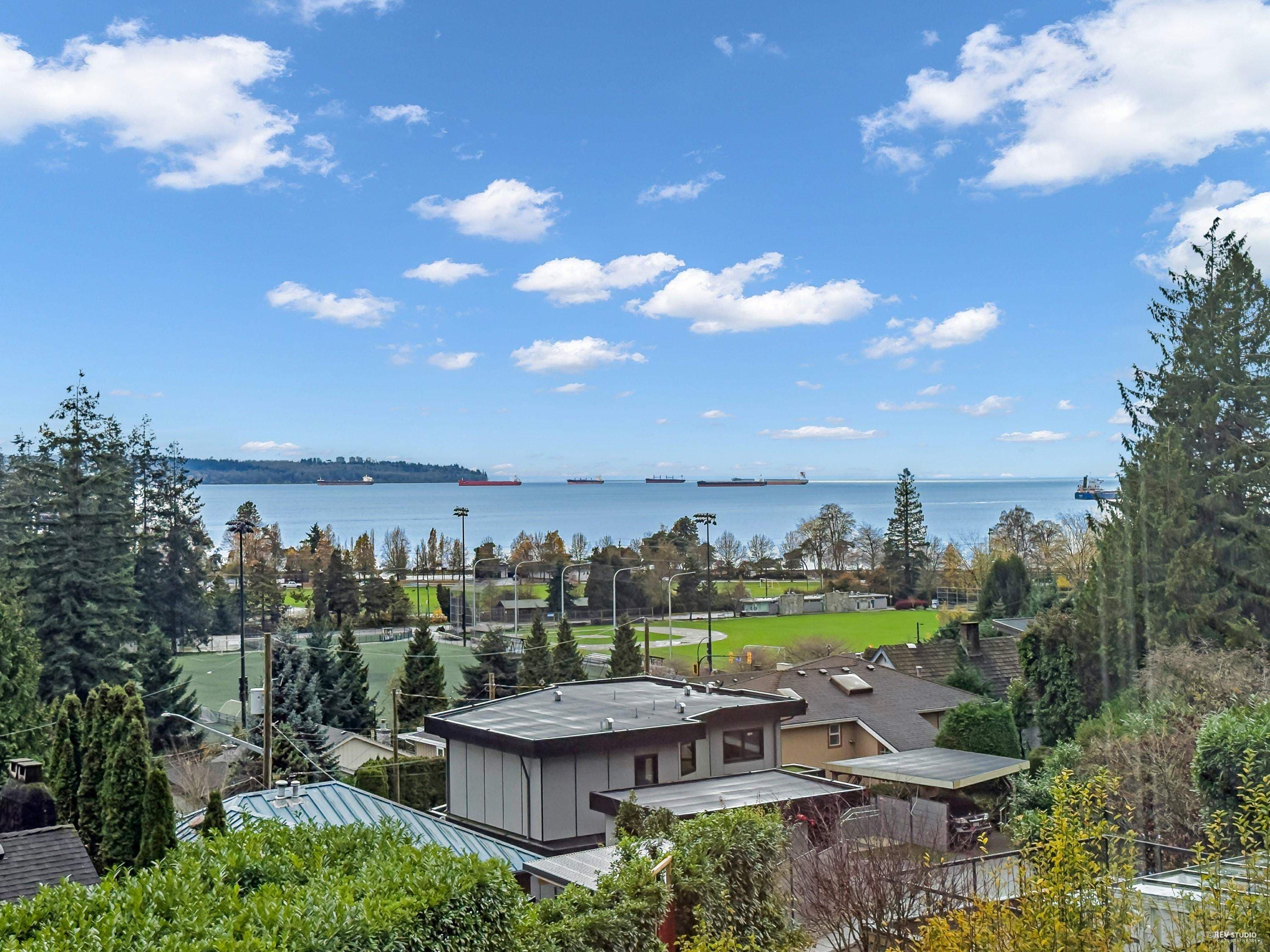 1010 Keith Road, West Vancouver