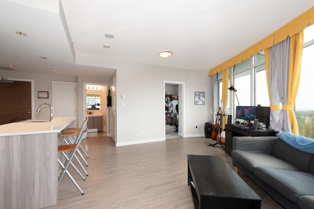 2104 - 4900 Lennox Lane, Burnaby, V5H 0G9 — photo 2