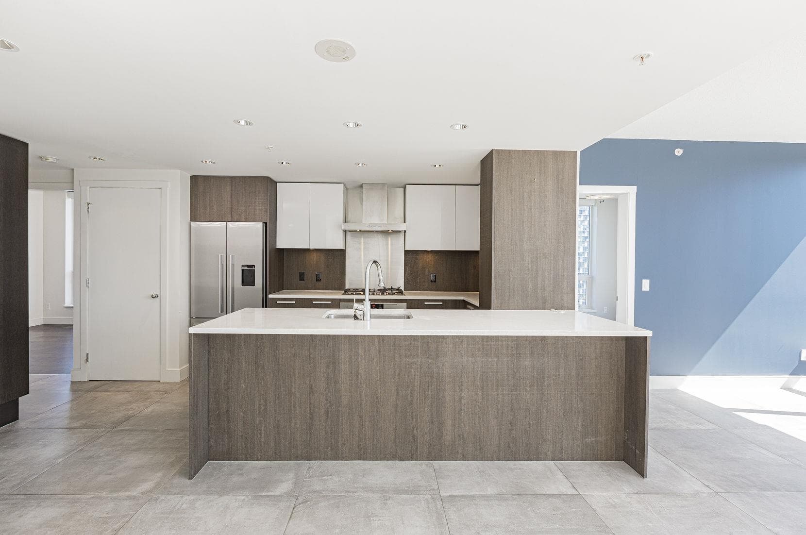 3002 - 3007 Glen Drive, Coquitlam, V3B 0L8 — photo 2