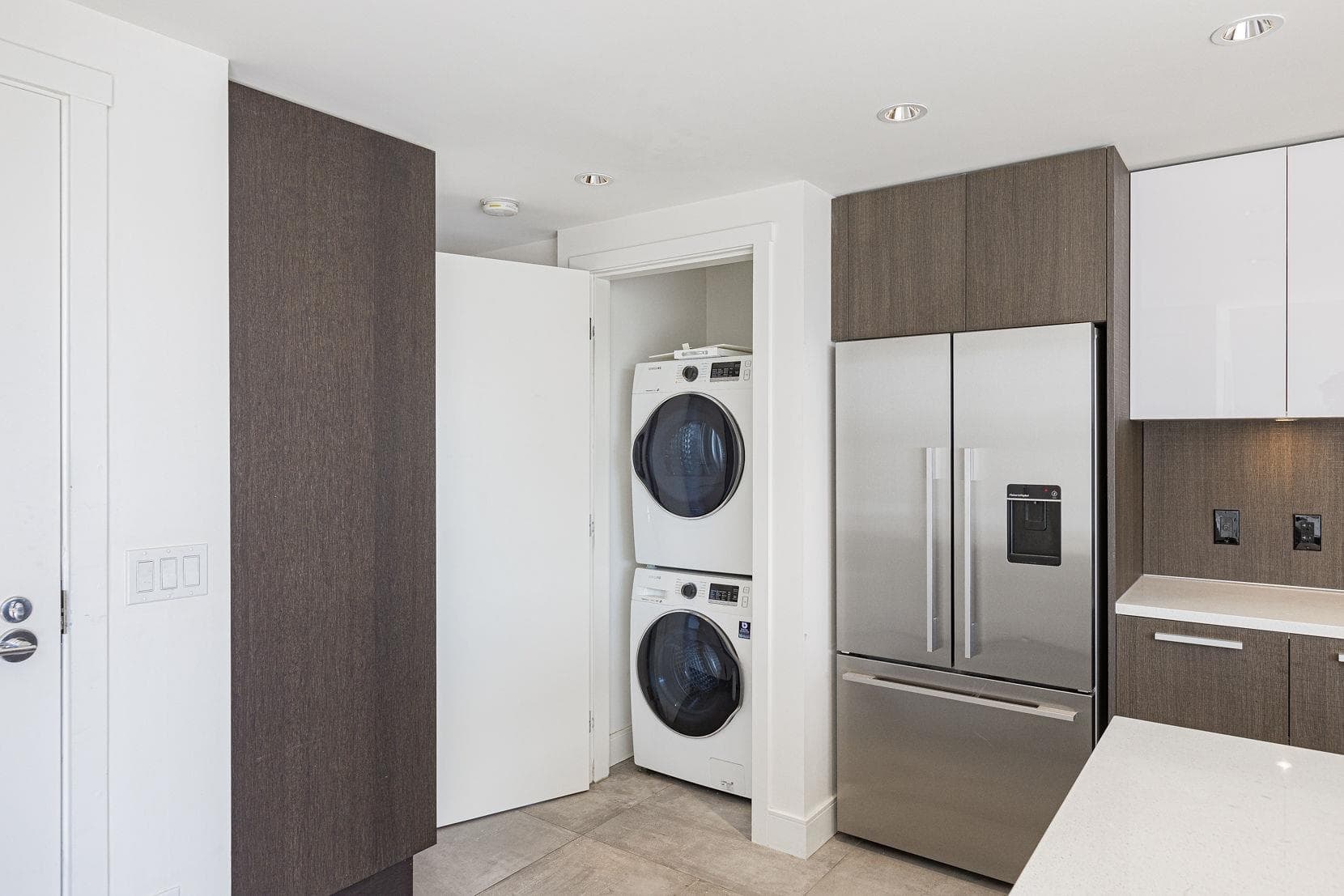 3002 - 3007 Glen Drive, Coquitlam, V3B 0L8 — photo 4