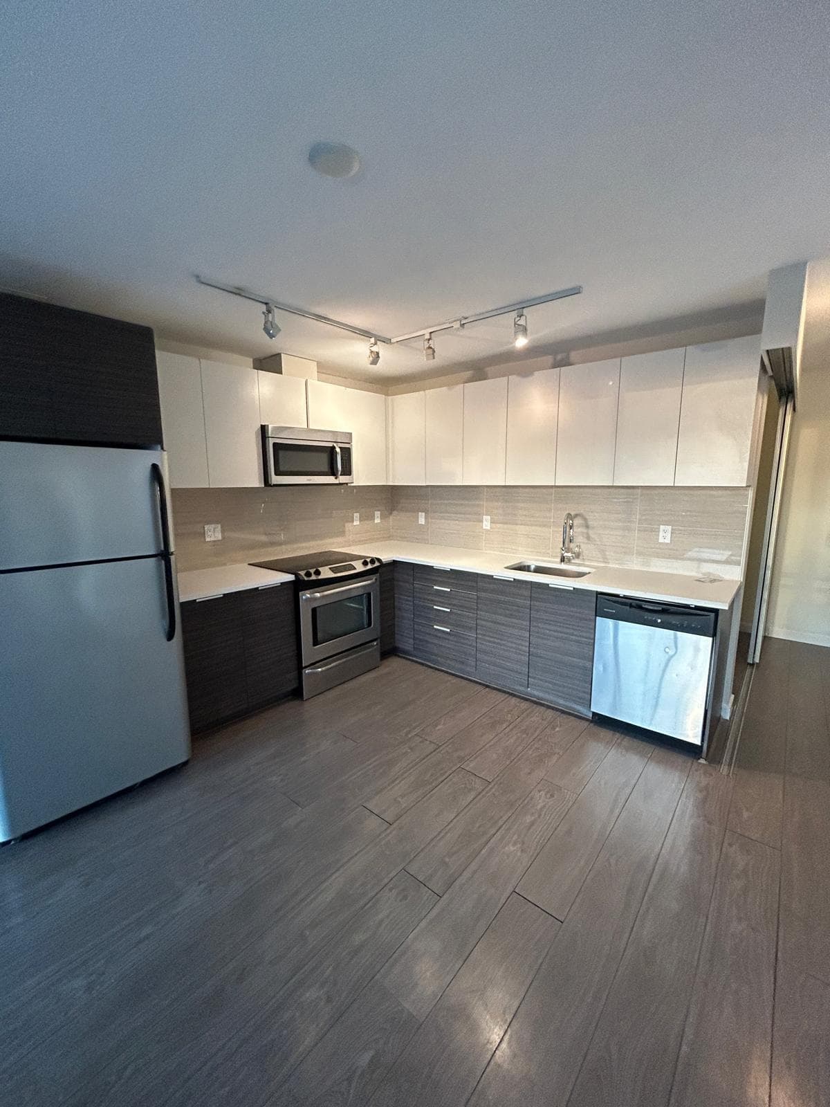 909 - 13303 Central Avenue, Surrey, V3T 0K6 — photo 5