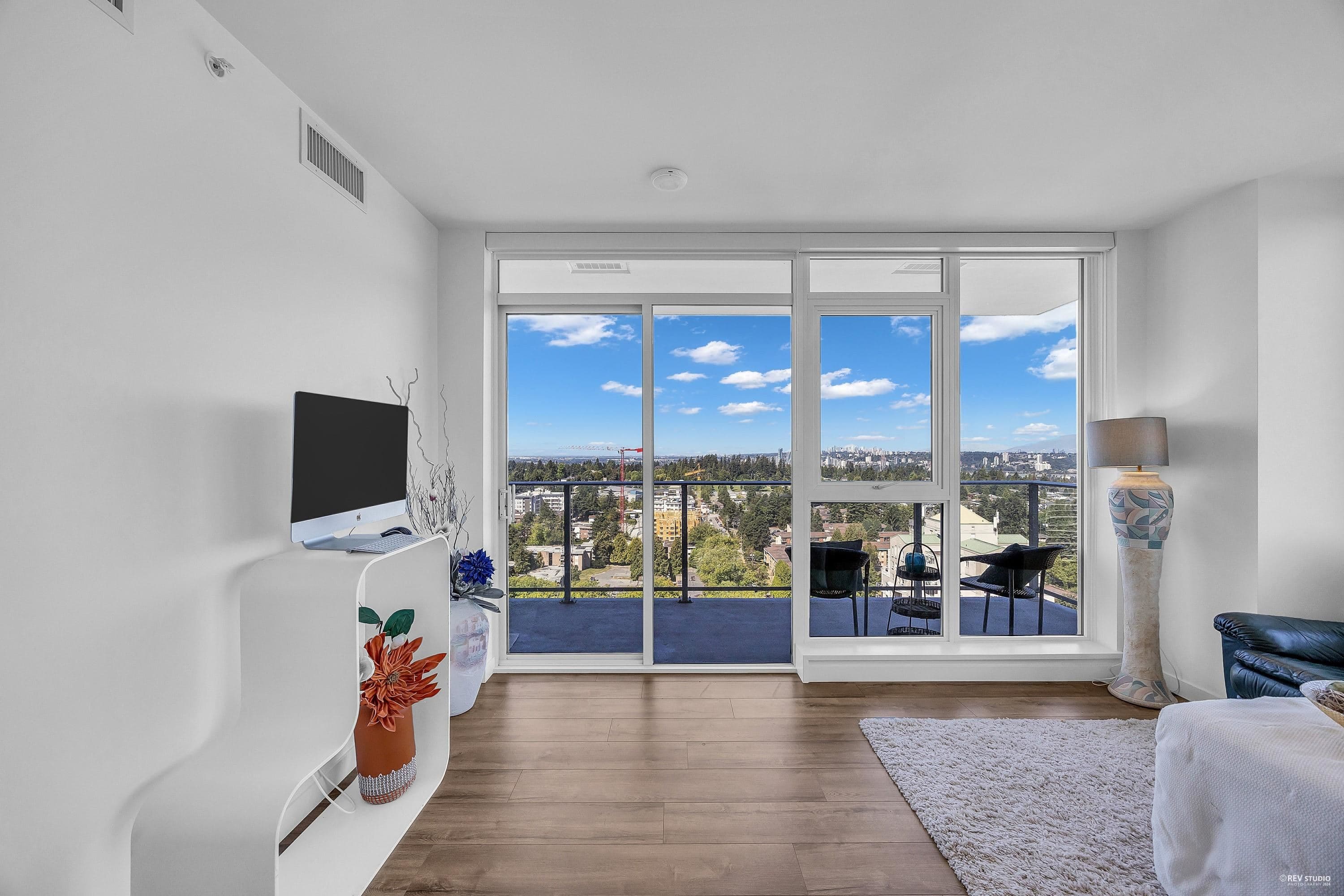 2202 - 13428 105 Avenue, Surrey, V3T 0S6 — photo 5