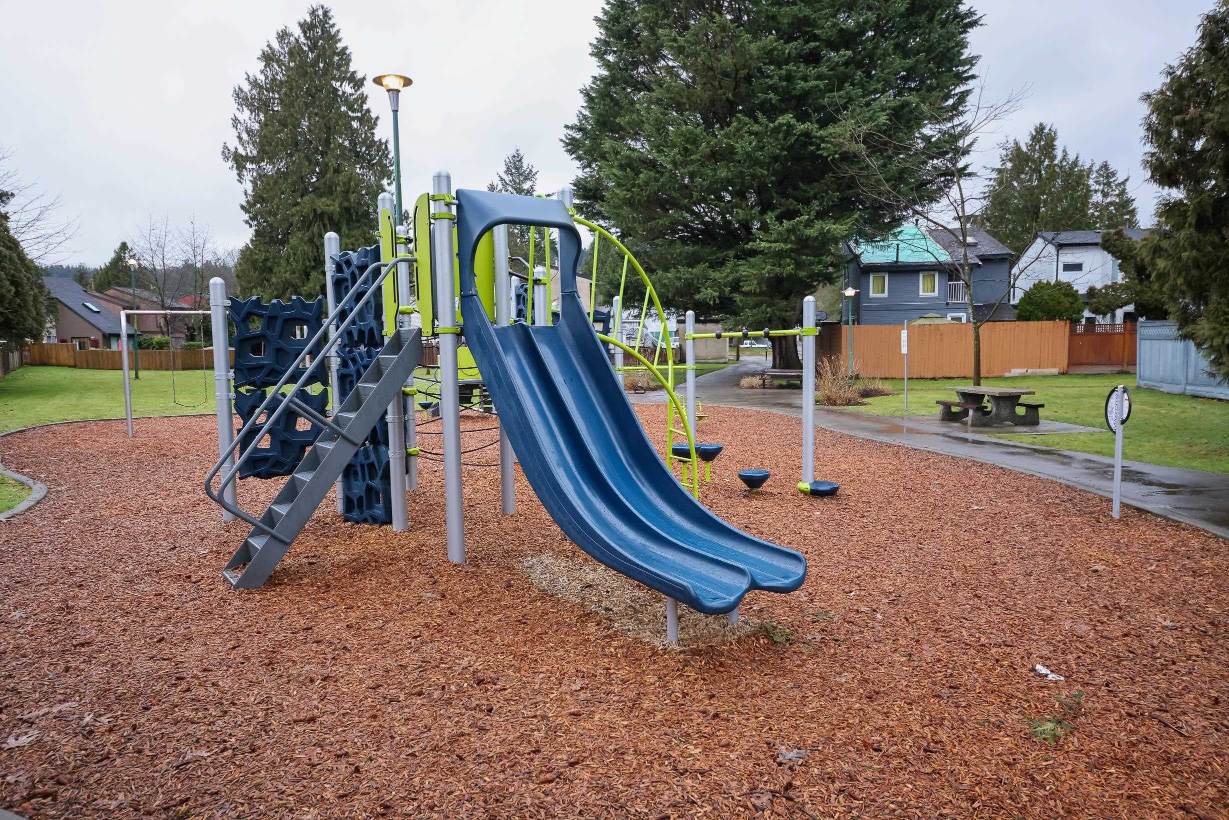 864 Pinebrook Place, Coquitlam, V3C 4B9 — photo 1