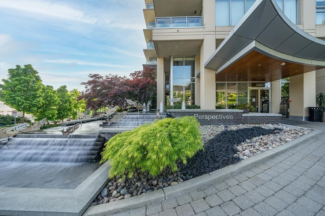 2009 - 2133 Douglas Road, Burnaby, V5C 0E9 — photo 2